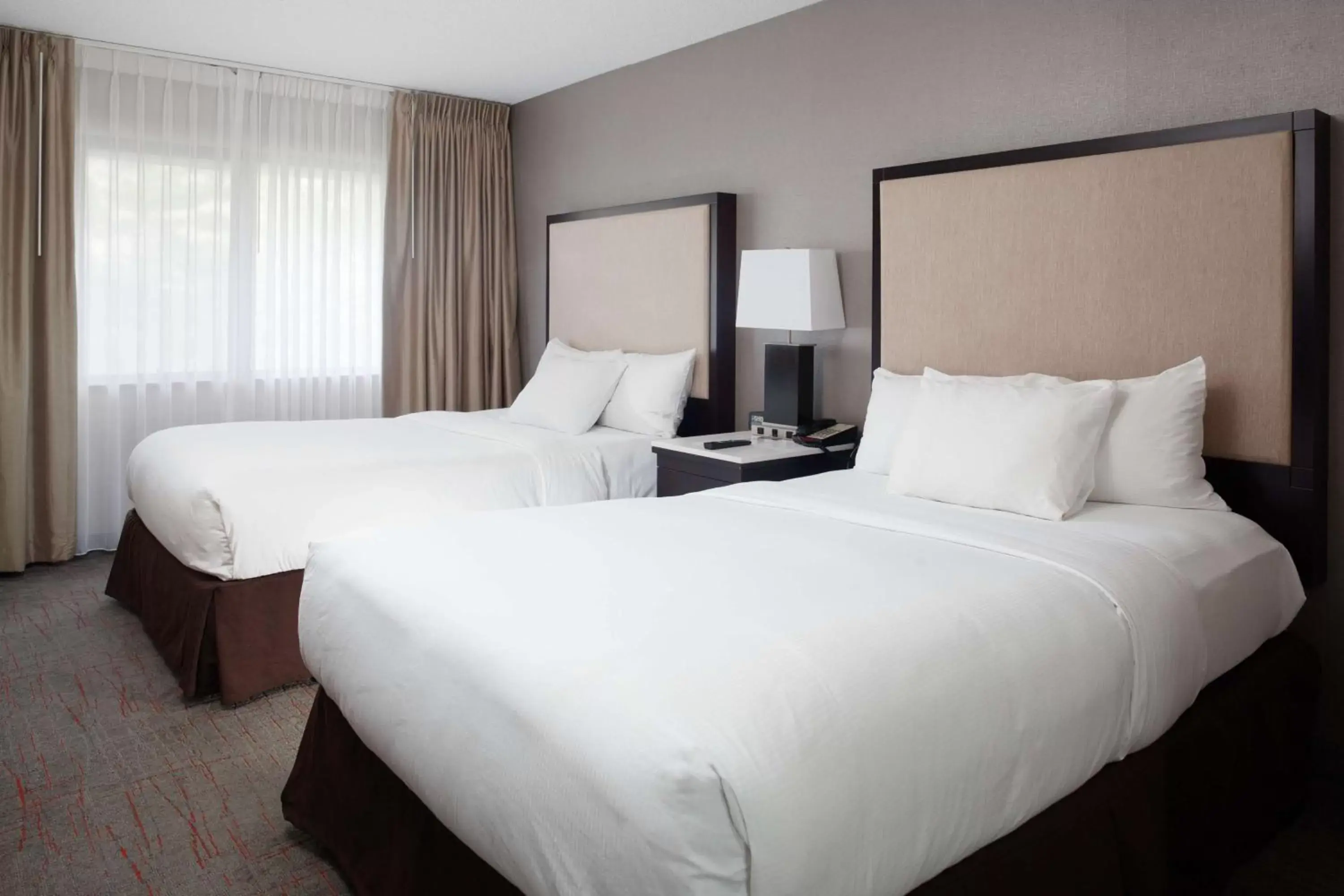Bed in DoubleTree Suites by Hilton Dayton/Miamisburg
