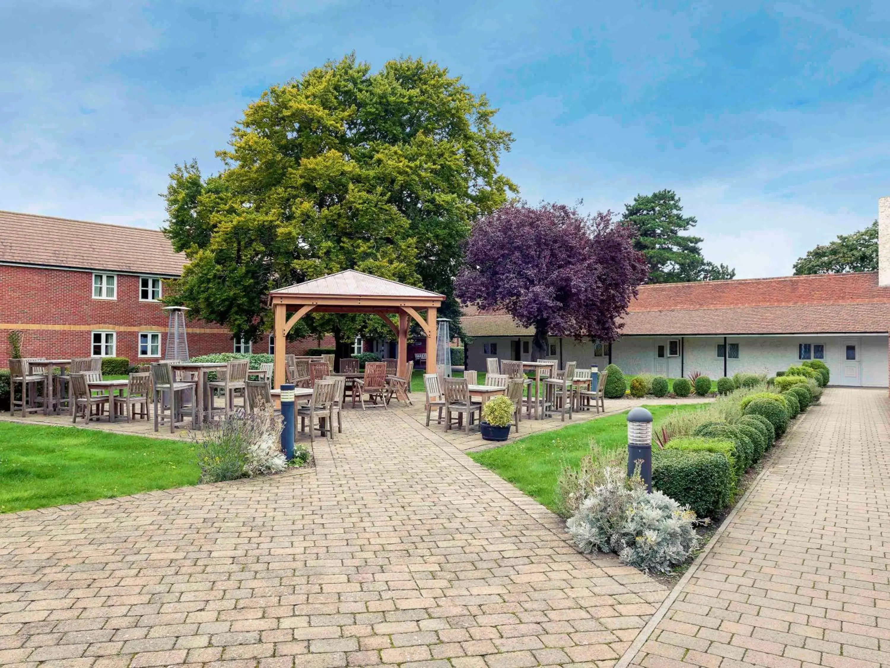 Property building, Swimming Pool in Mercure Thame Lambert Hotel