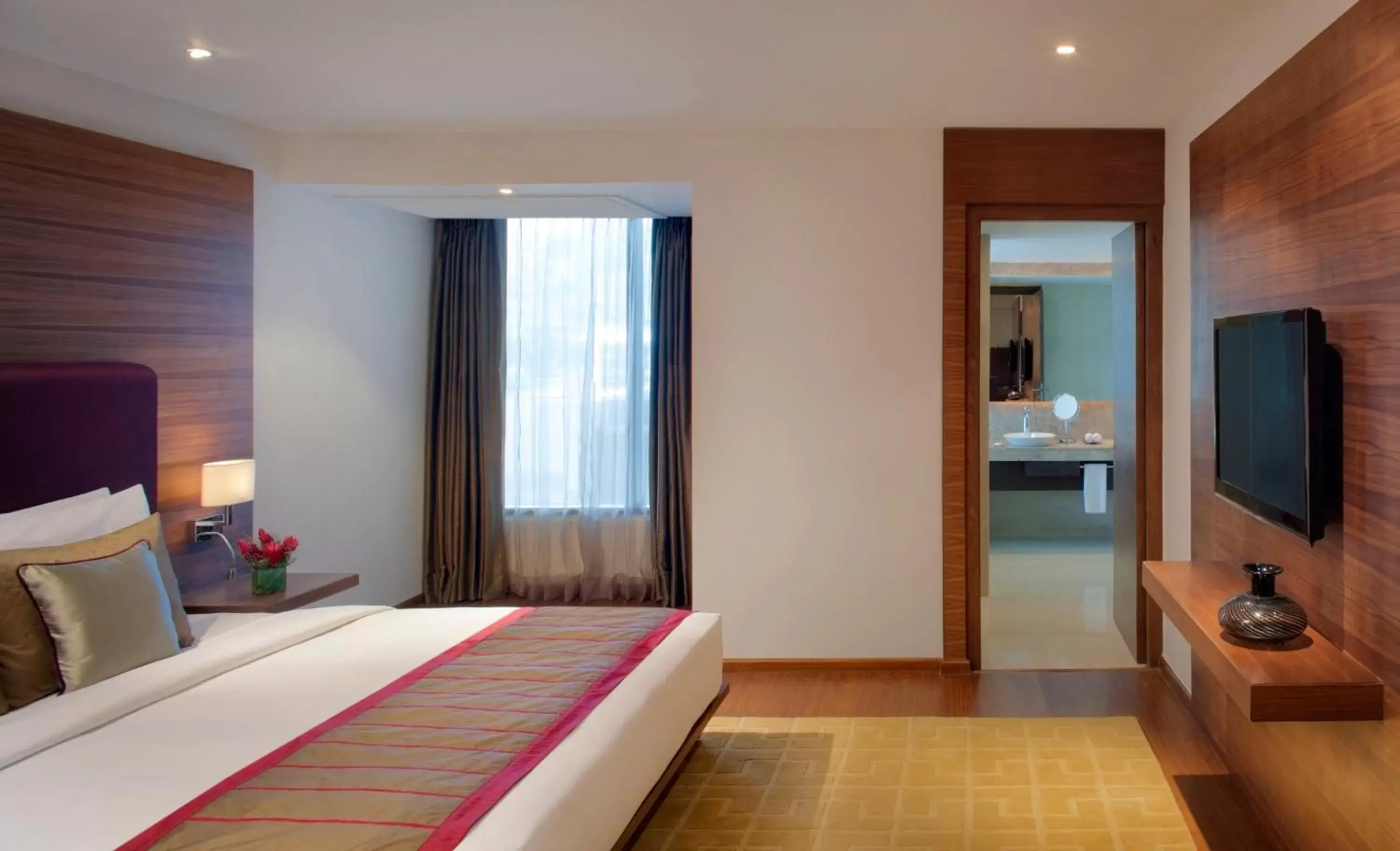 Bedroom, Bed in Radisson Blu Plaza Hotel Hyderabad Banjara Hills