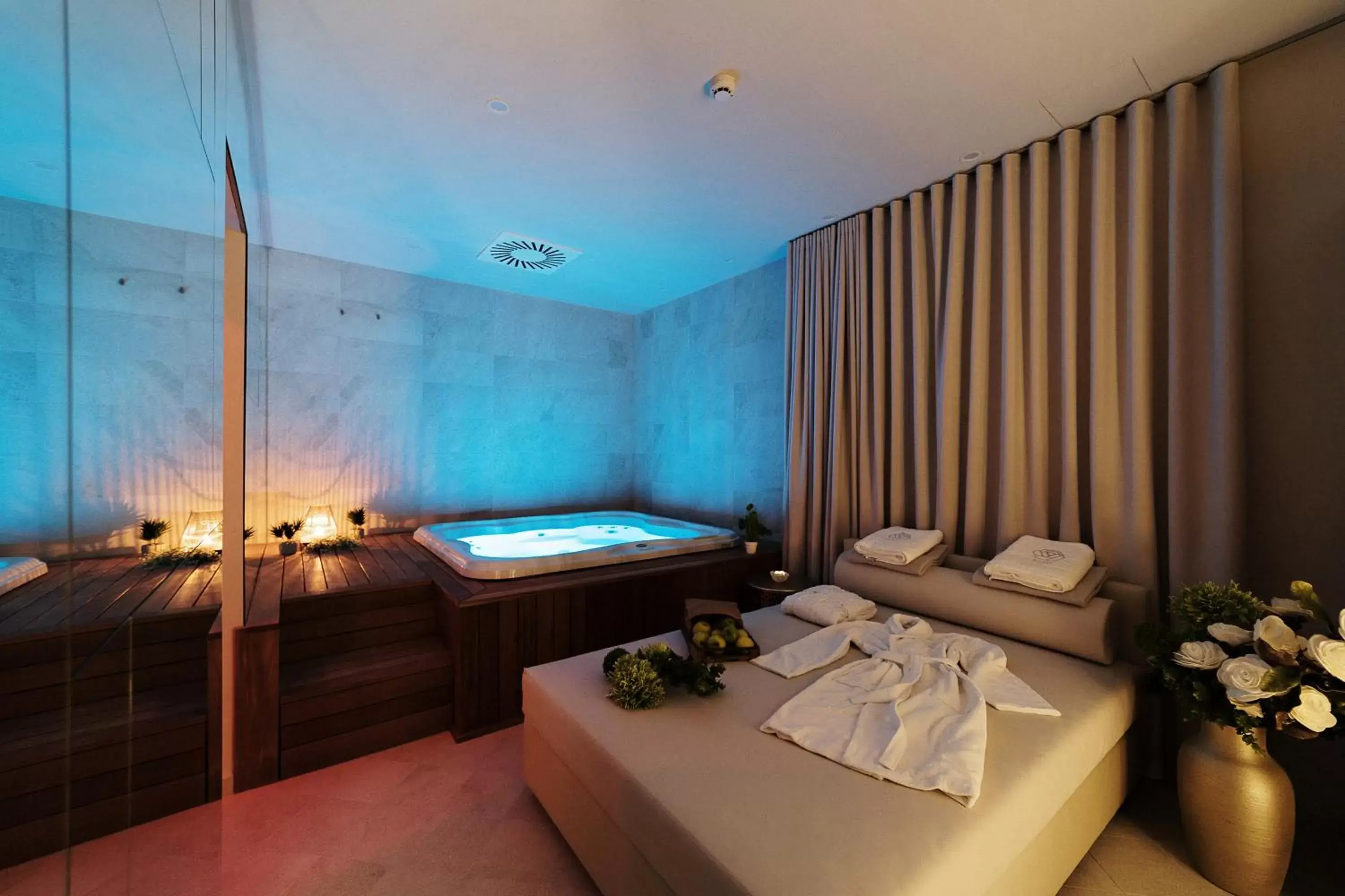 Massage, Bed in Bled Rose Hotel