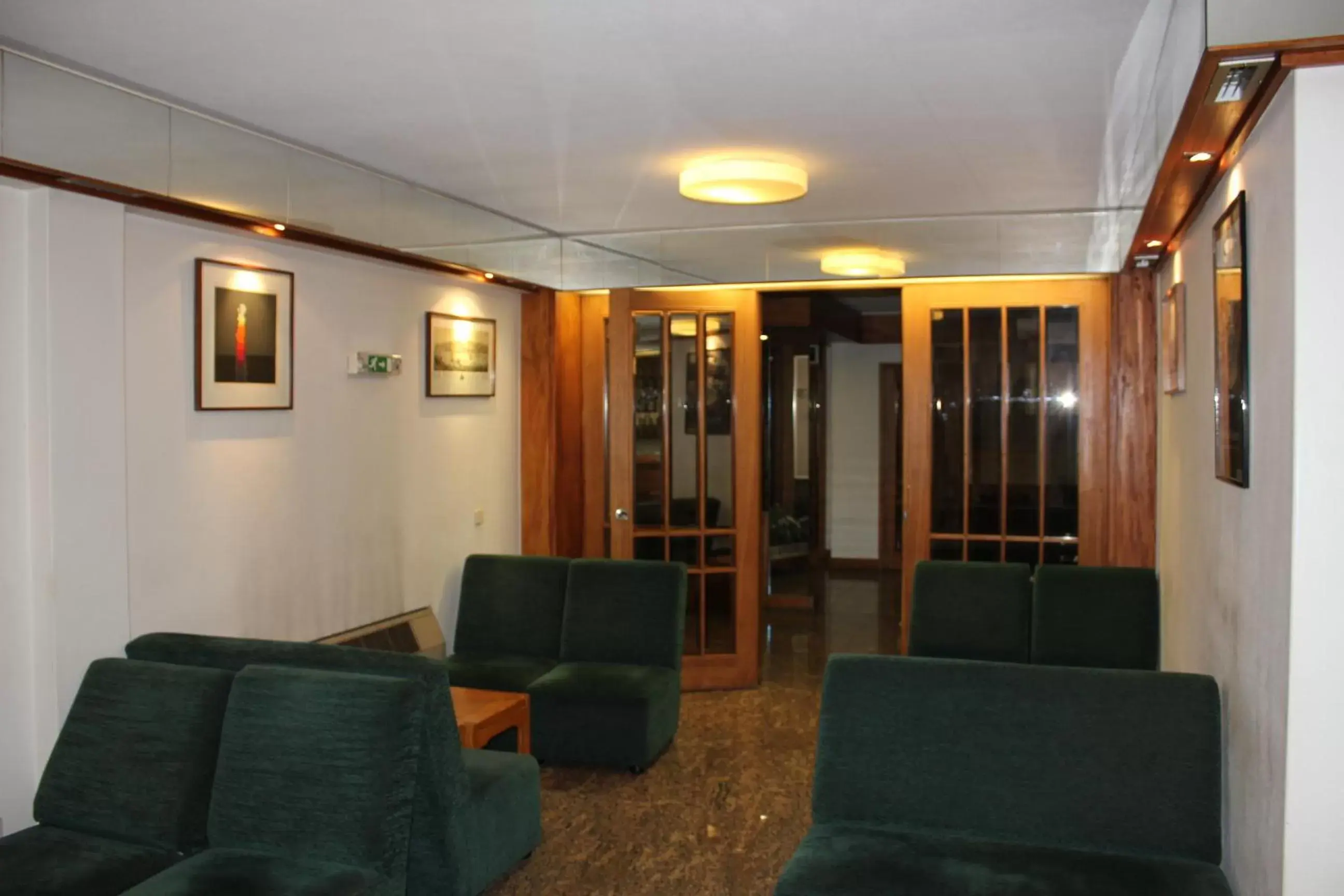 Lounge or bar, Seating Area in Hotel Bom Sucesso