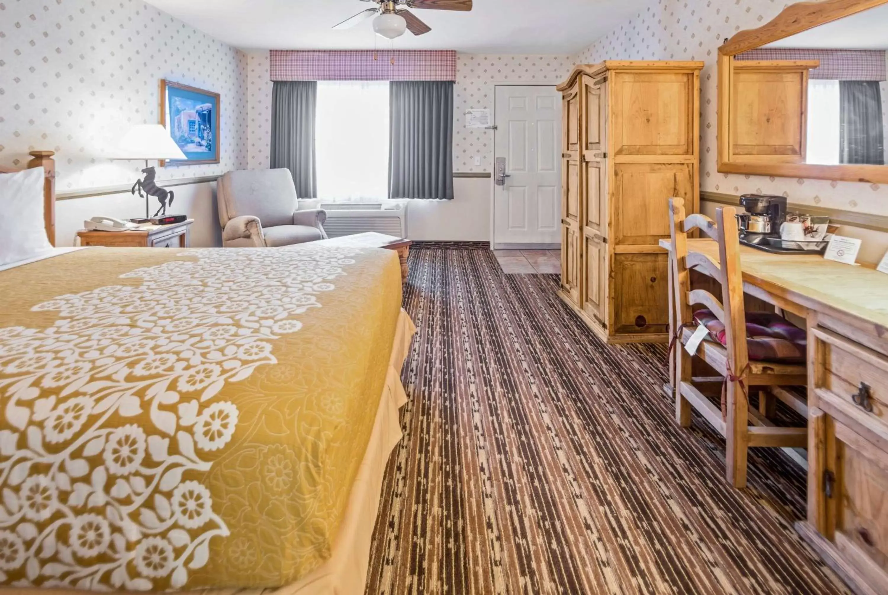Photo of the whole room, Bed in Days Inn by Wyndham Lebec