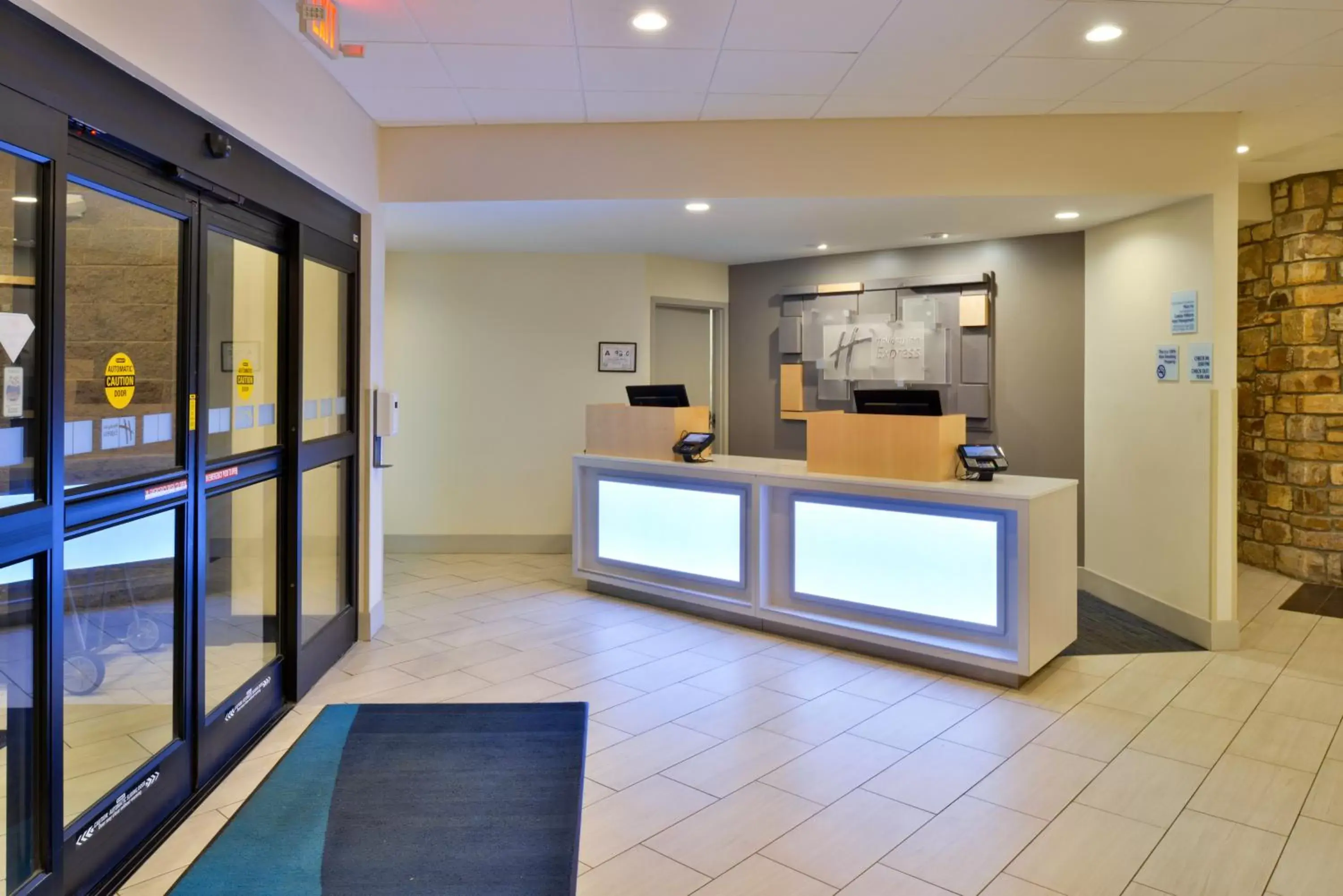 Lobby or reception in Holiday Inn Express Blowing Rock South, an IHG Hotel