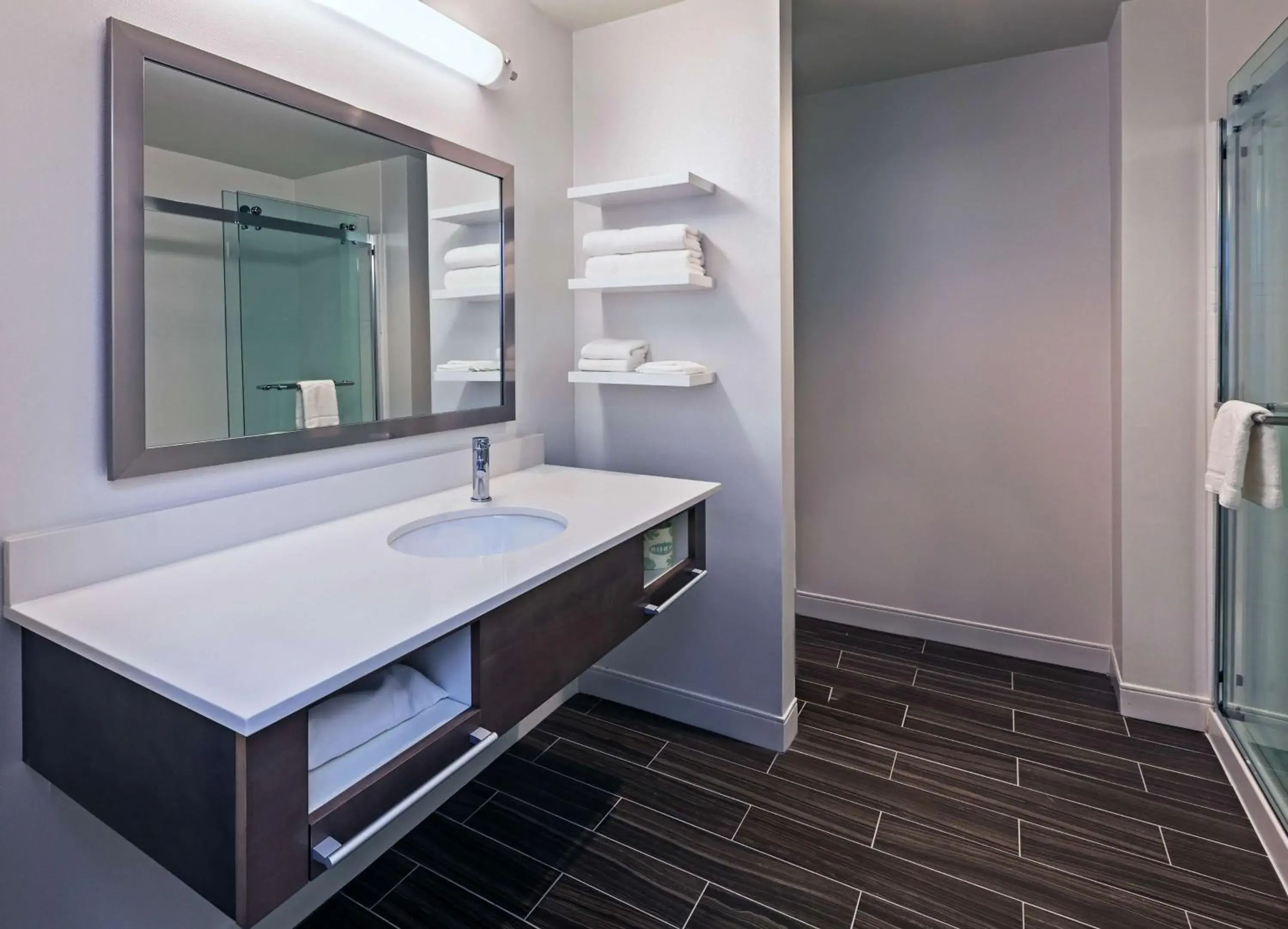 Bed, Bathroom in Hampton Inn and Suites Georgetown/Austin North, TX