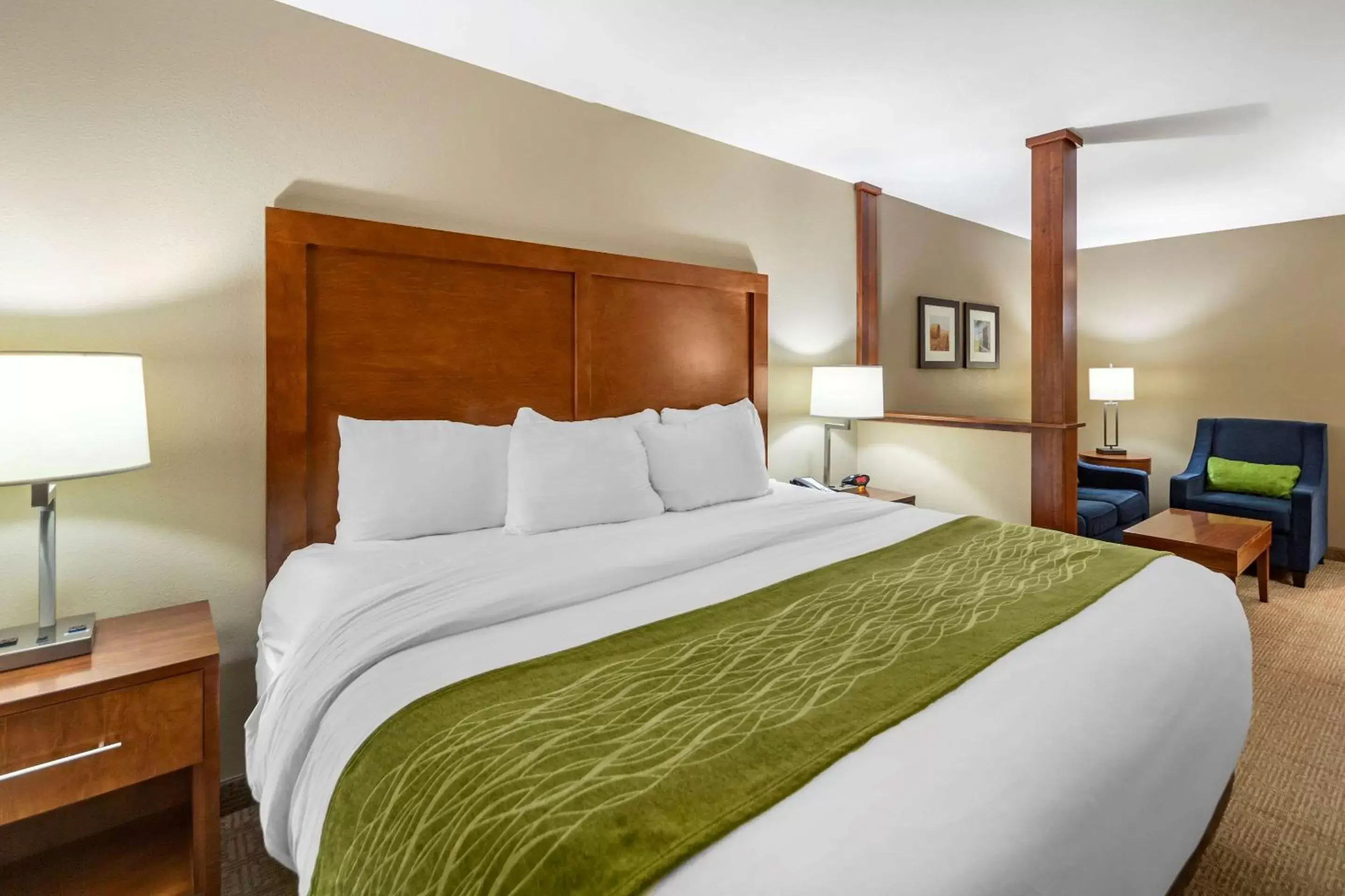 Photo of the whole room, Bed in Comfort Inn & Suites Avera Southwest