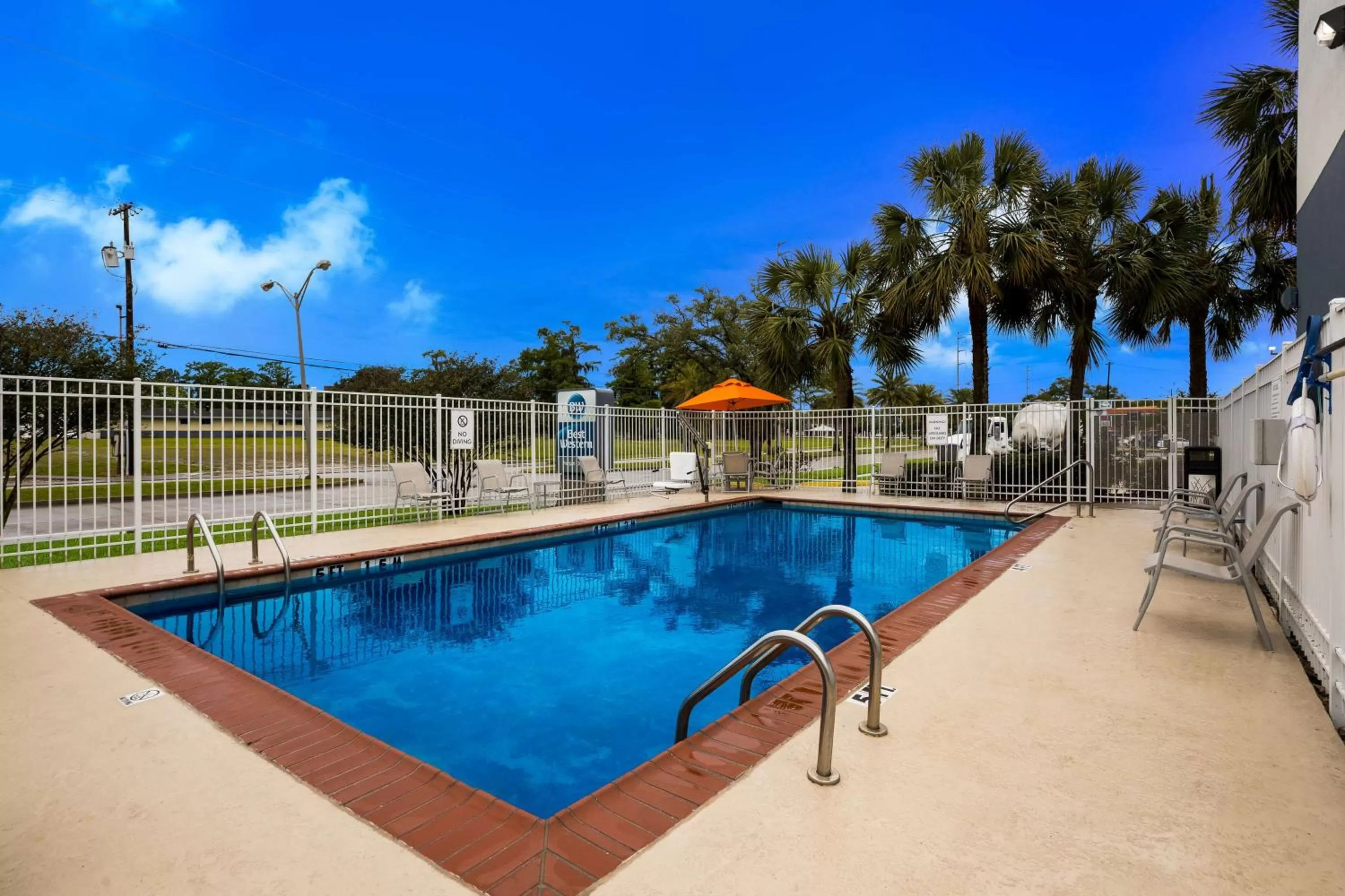 Pool view in Best Western Morgan City Inn