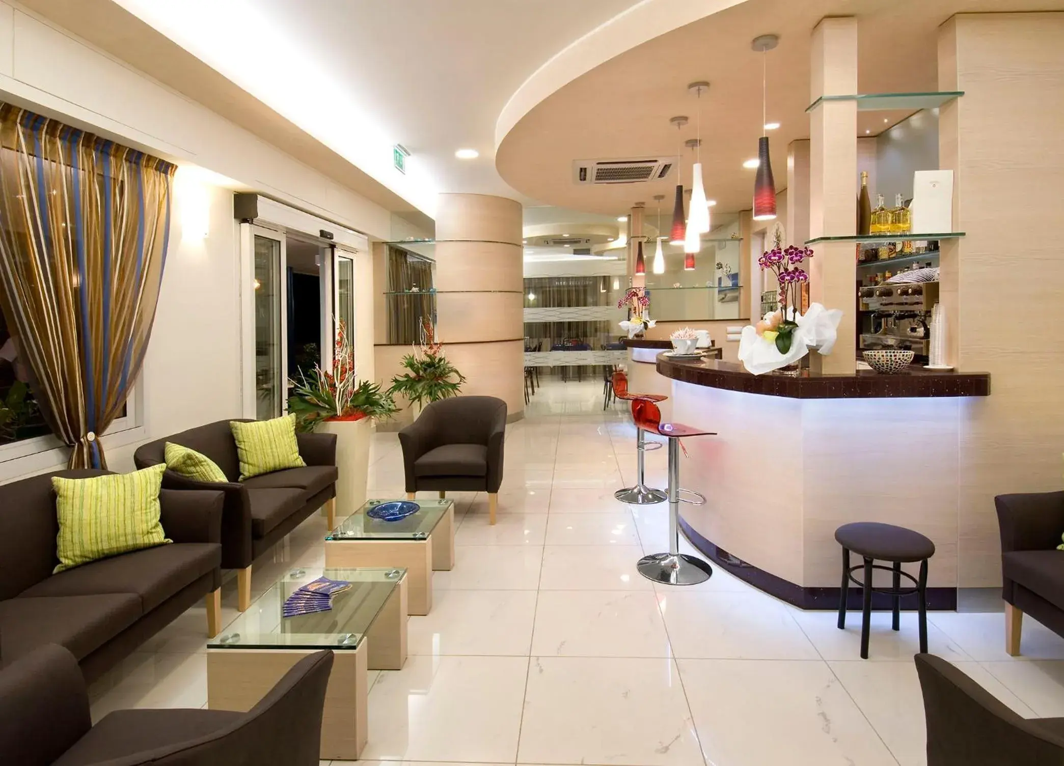 Communal lounge/ TV room, Lounge/Bar in Hotel Adigrat Riccione con Ristorante