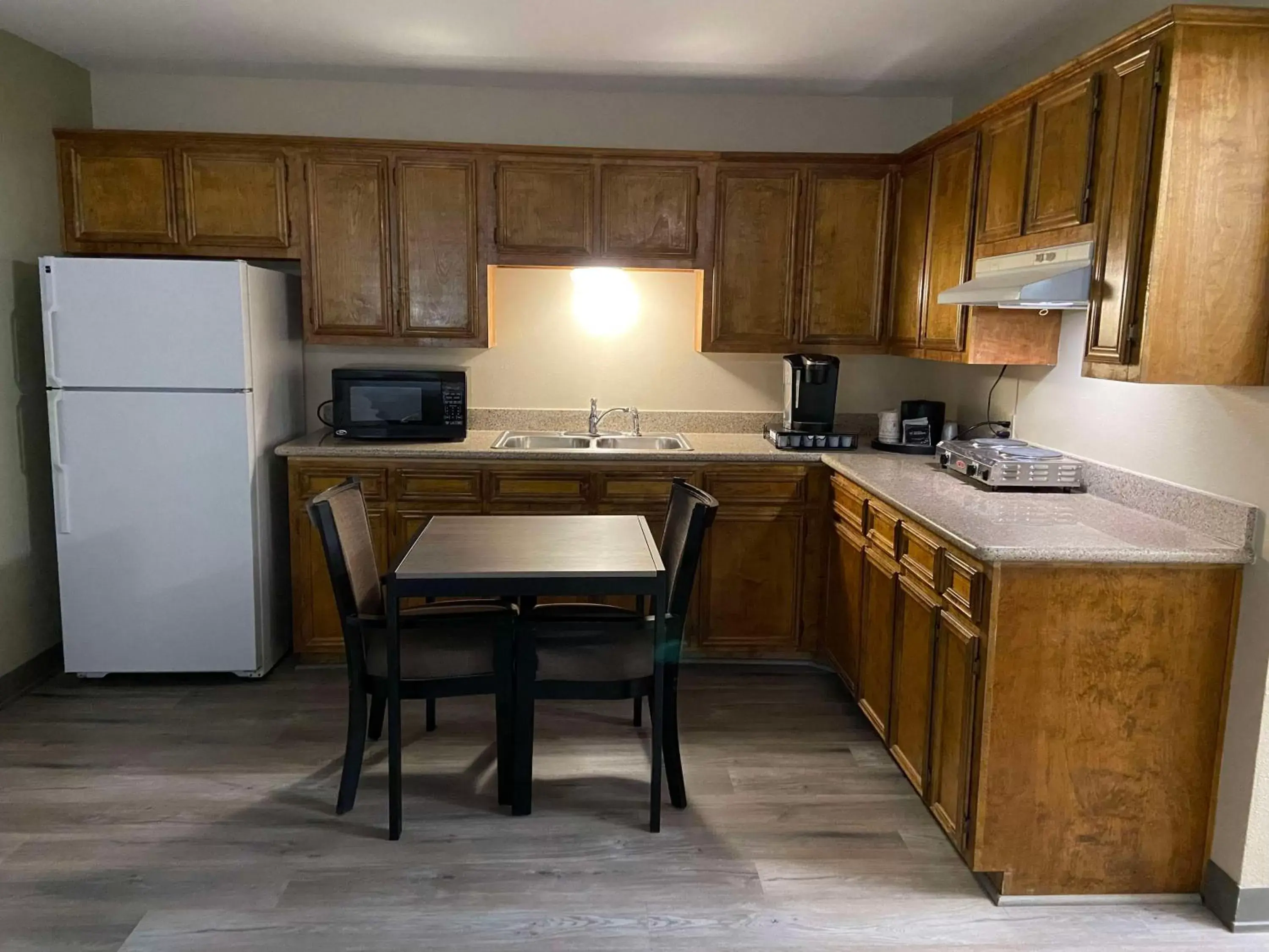 Photo of the whole room, Kitchen/Kitchenette in Best Western Brenham