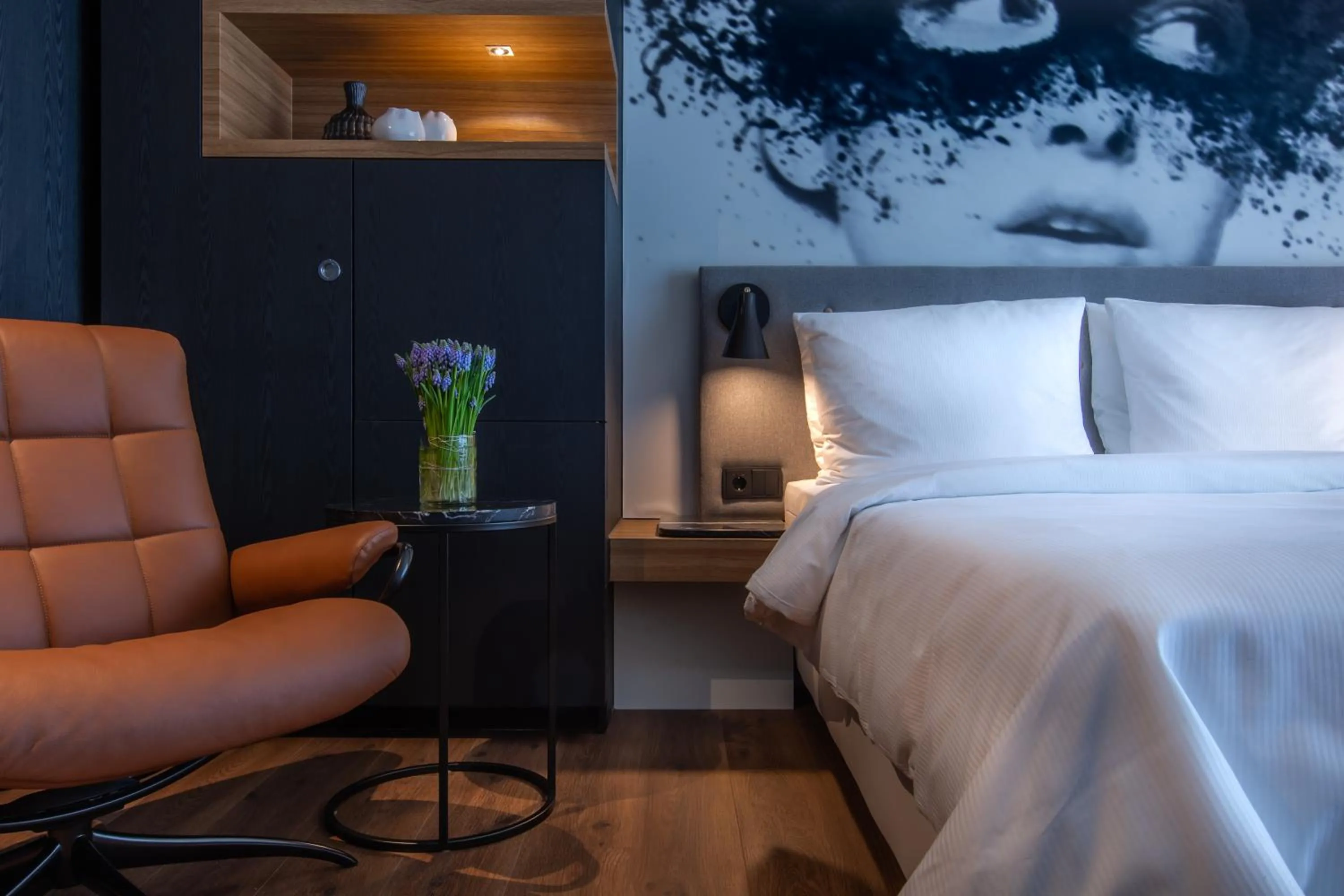 Seating area, Bed in Radisson Blu Hotel Köln