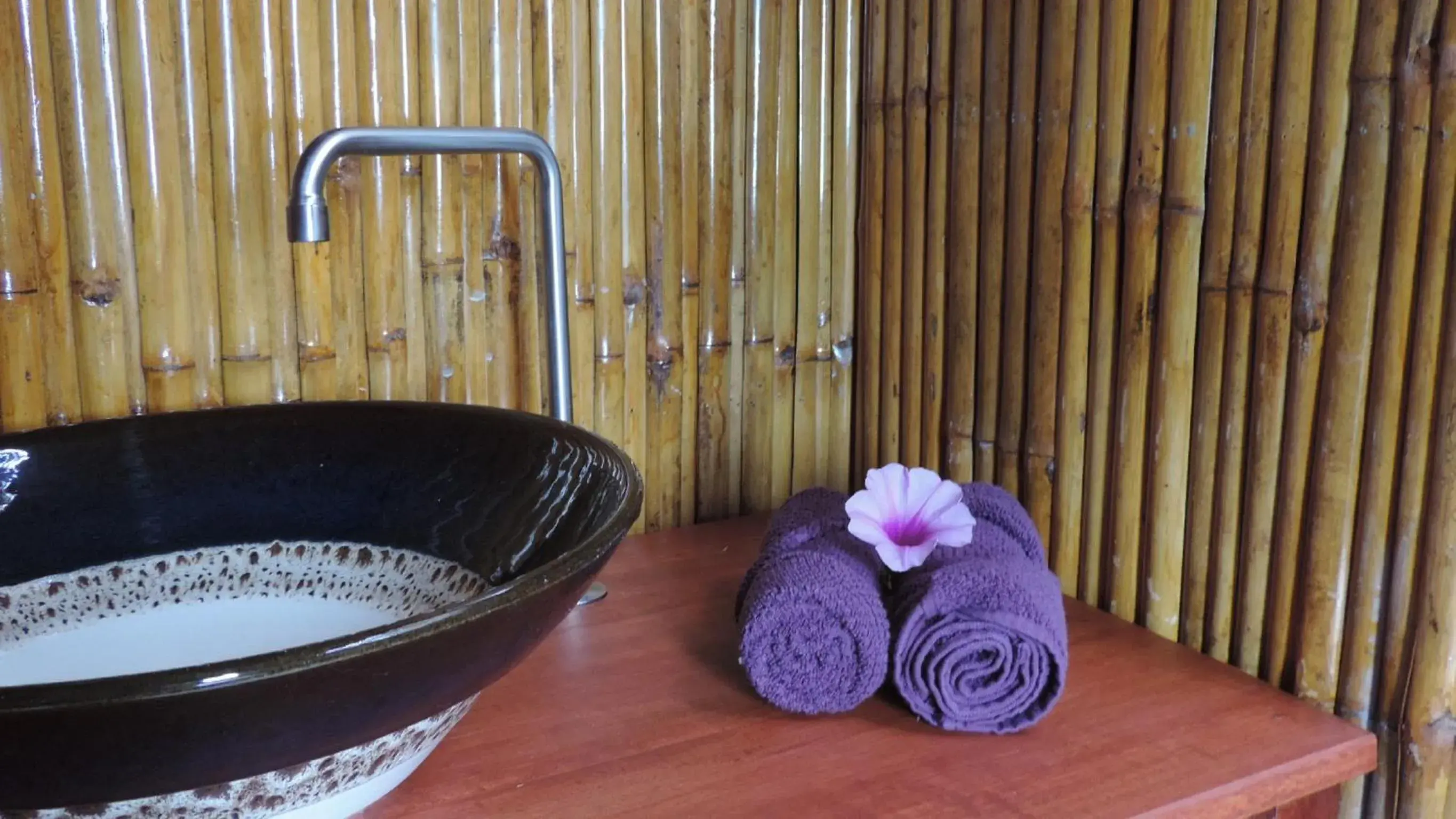 Decorative detail, Bathroom in Lazy Days Bungalows