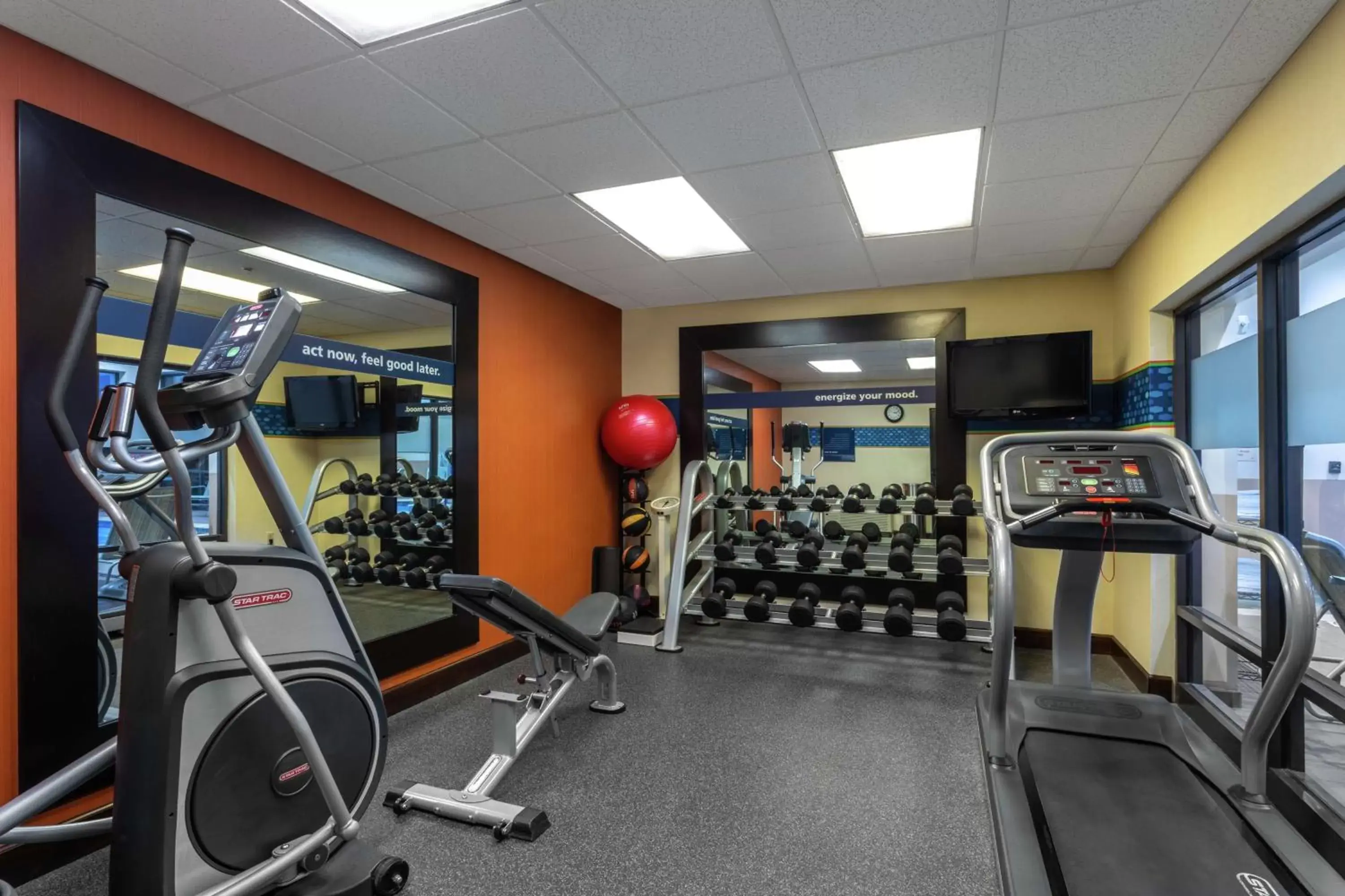 Fitness centre/facilities, Fitness Center/Facilities in Hampton Inn Bedford