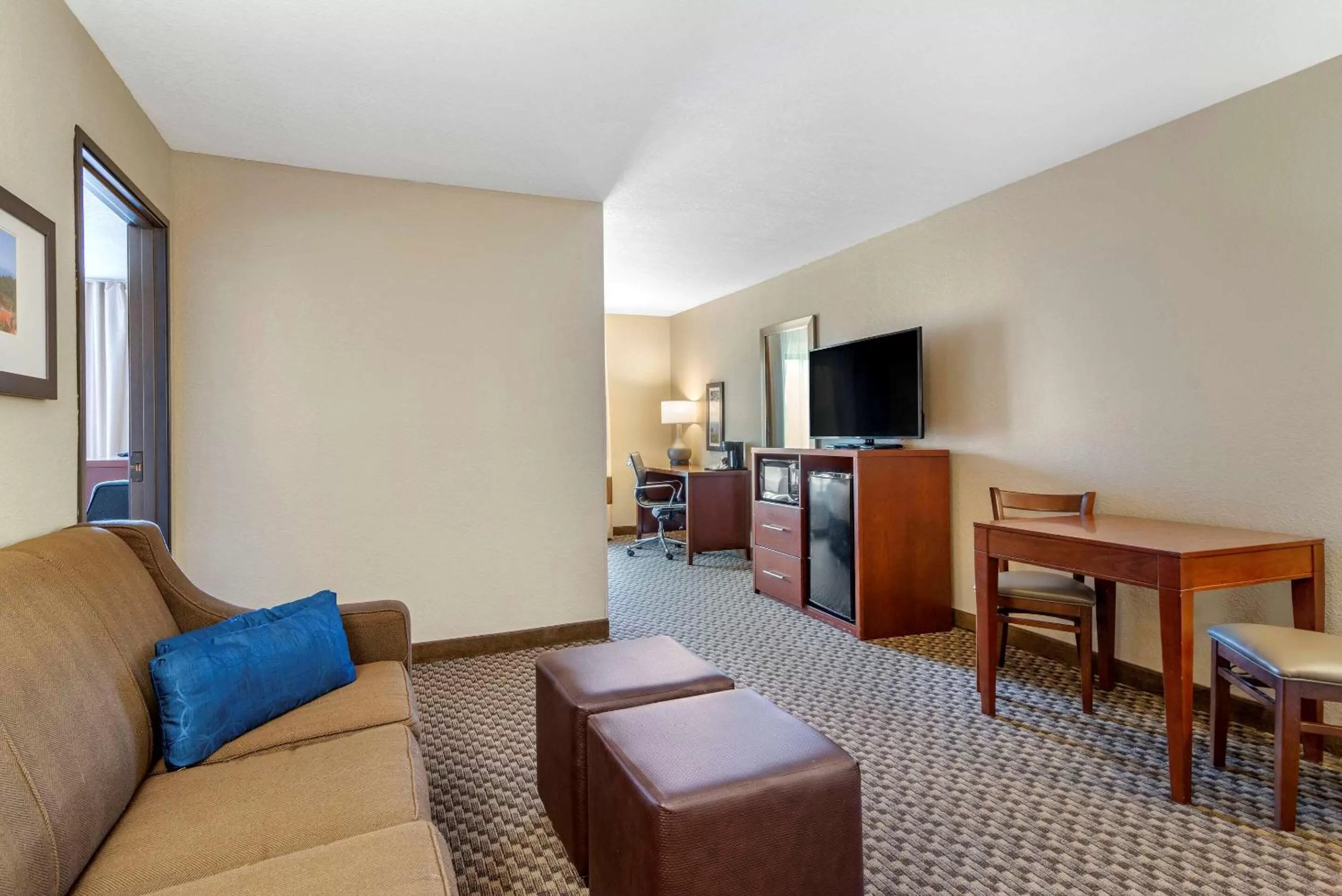 Photo of the whole room in Comfort Inn & Suites Blue Ridge