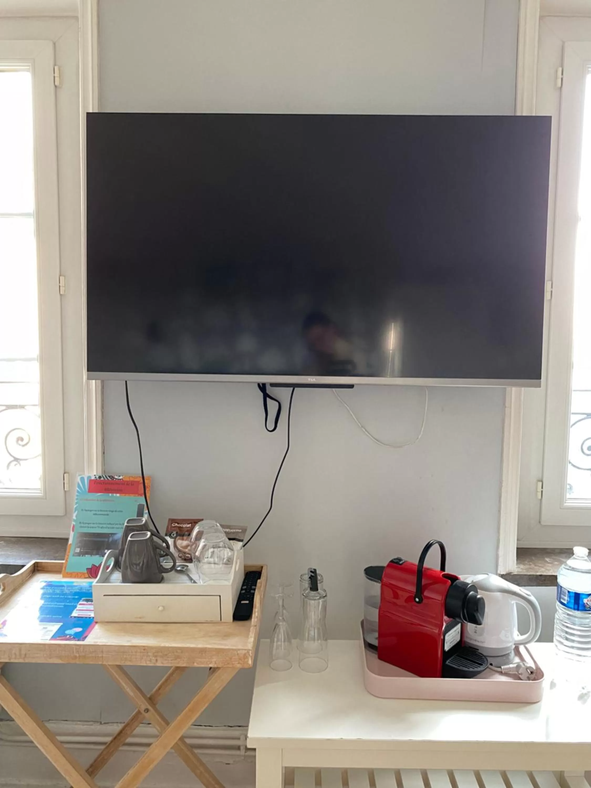 TV and multimedia in Chambres d'Hôtes Au coin du spa