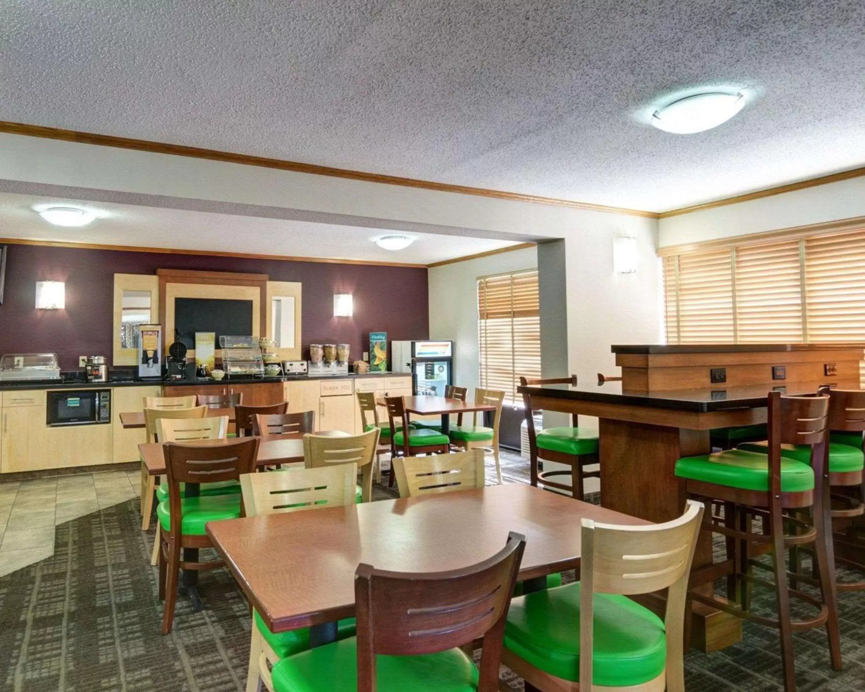Restaurant/Places to Eat in Quality Inn Fort Smith I-540