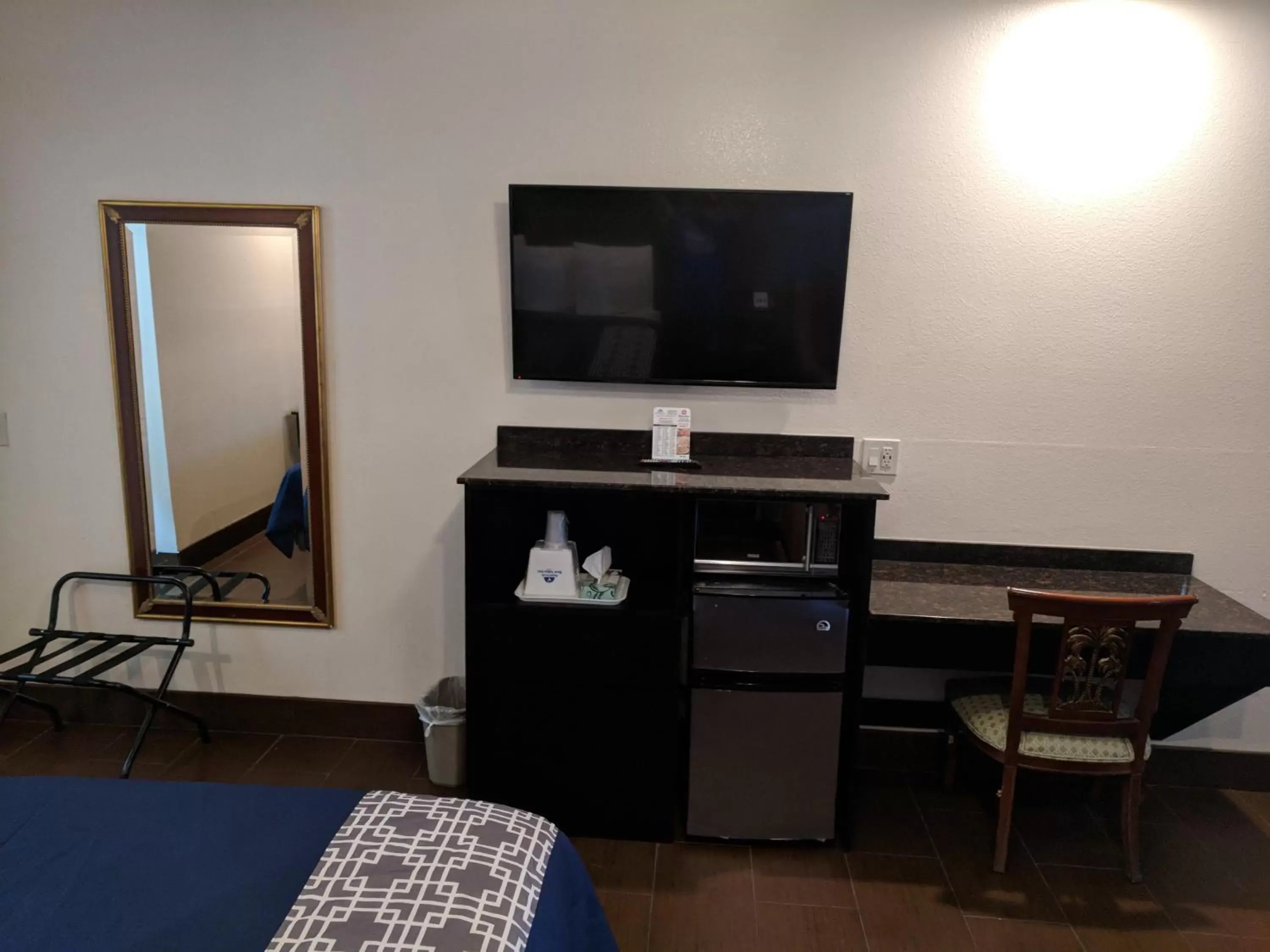 TV and multimedia, TV/Entertainment Center in Americas Best Value Inn - Brownsville