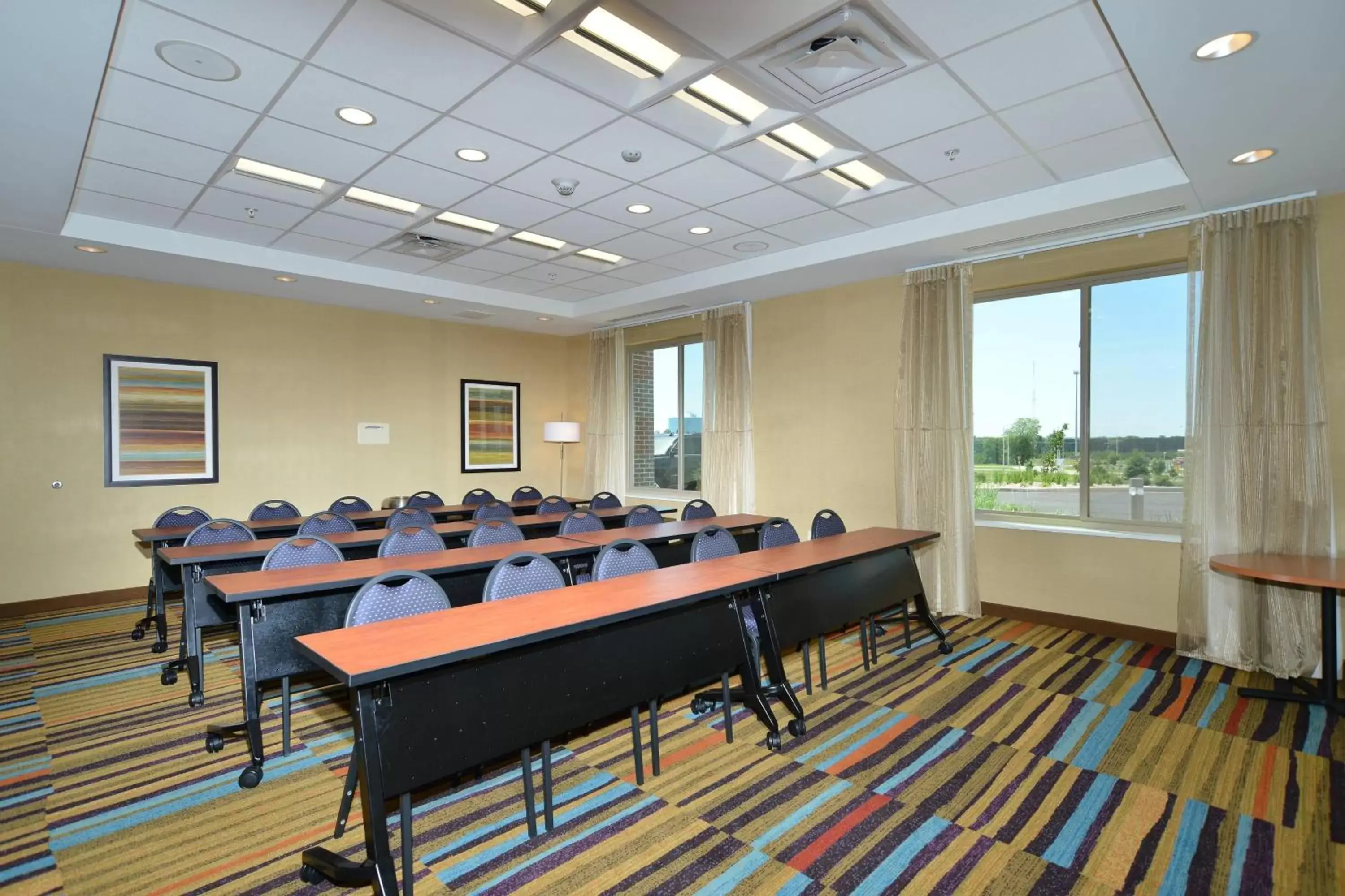 Meeting/conference room in Fairfield Inn & Suites by Marriott Eau Claire/Chippewa Falls
