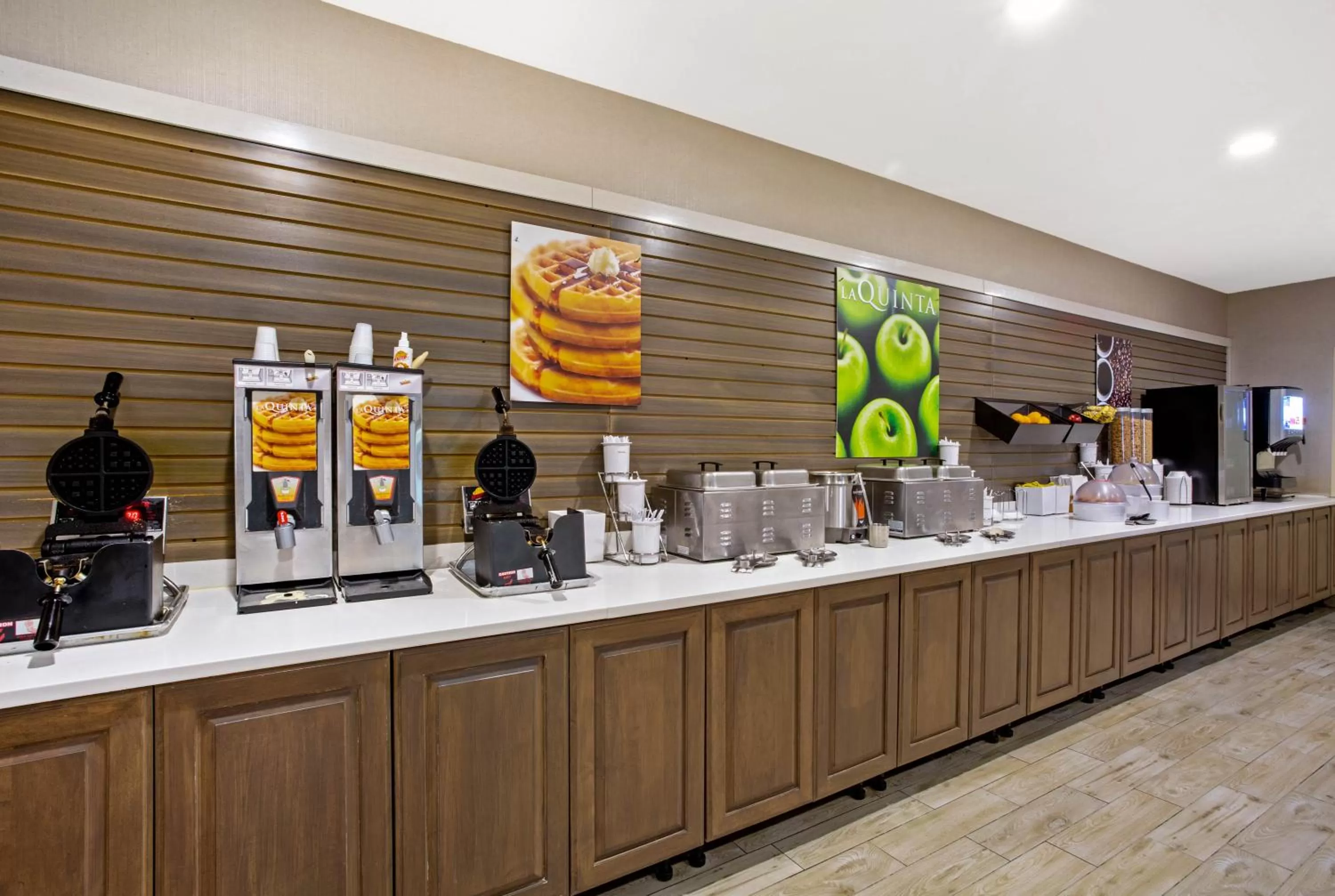 Breakfast in La Quinta by Wyndham Williamsburg Historic Area