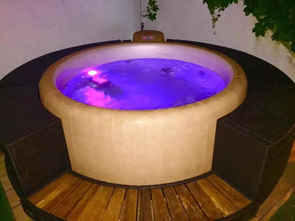 Hot Tub in Villa Emma Malcesine