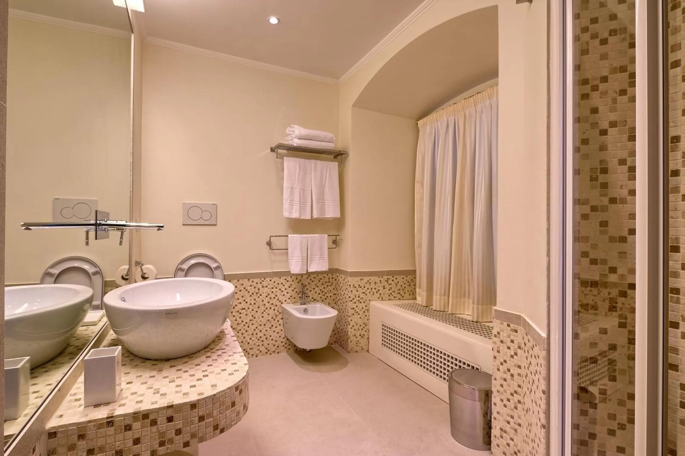 Bathroom in Polinari Rooms San Pietro Roma