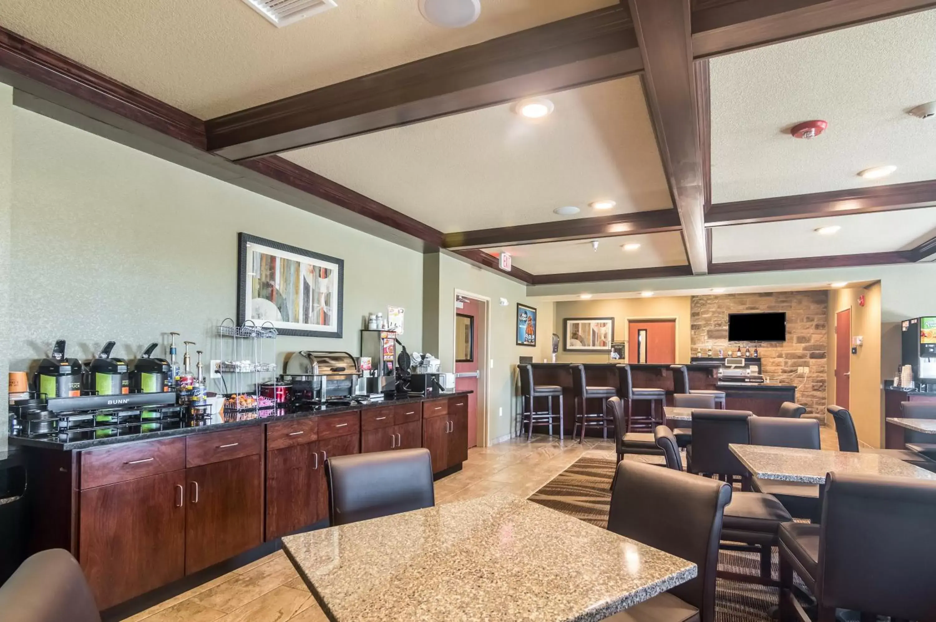 Lounge or bar, Restaurant/Places to Eat in Cobblestone Inn & Suites - Lakin