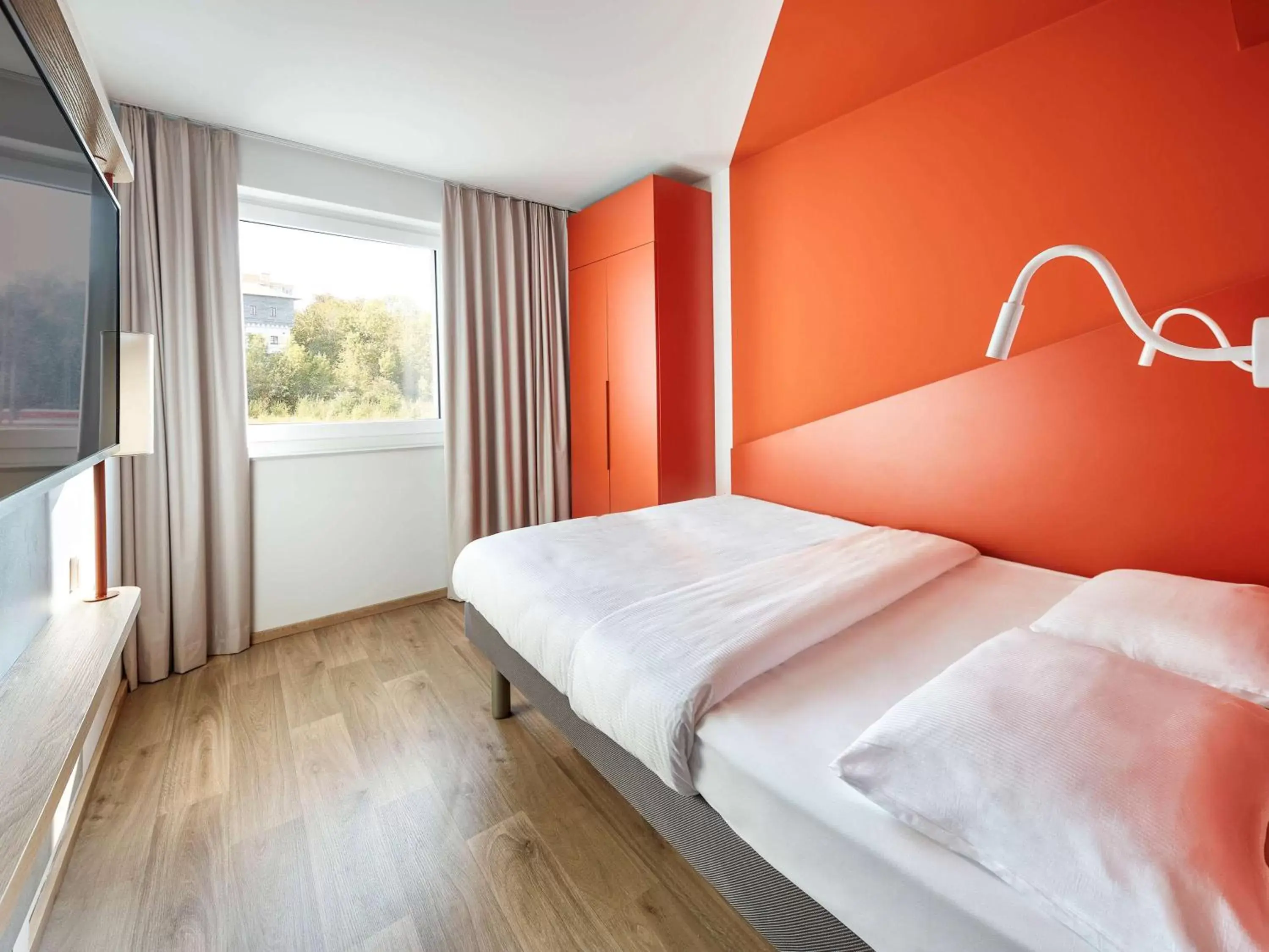 Photo of the whole room, Bed in ibis budget Bayreuth Photo of the whole room, Bed in ibis budget Bayreuth