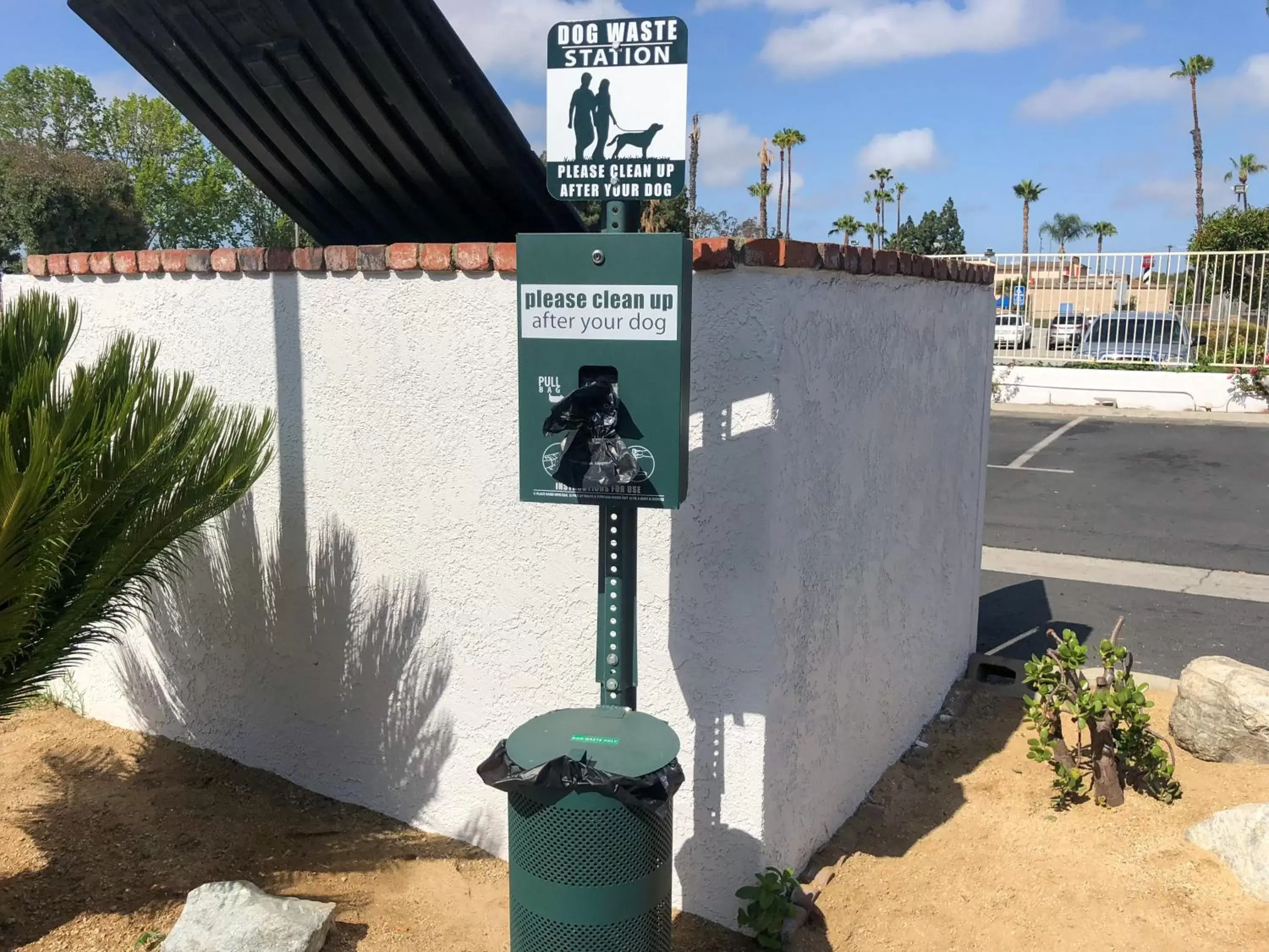 Facade/entrance in Motel 6-Fountain Valley, CA - Huntington Beach Area
