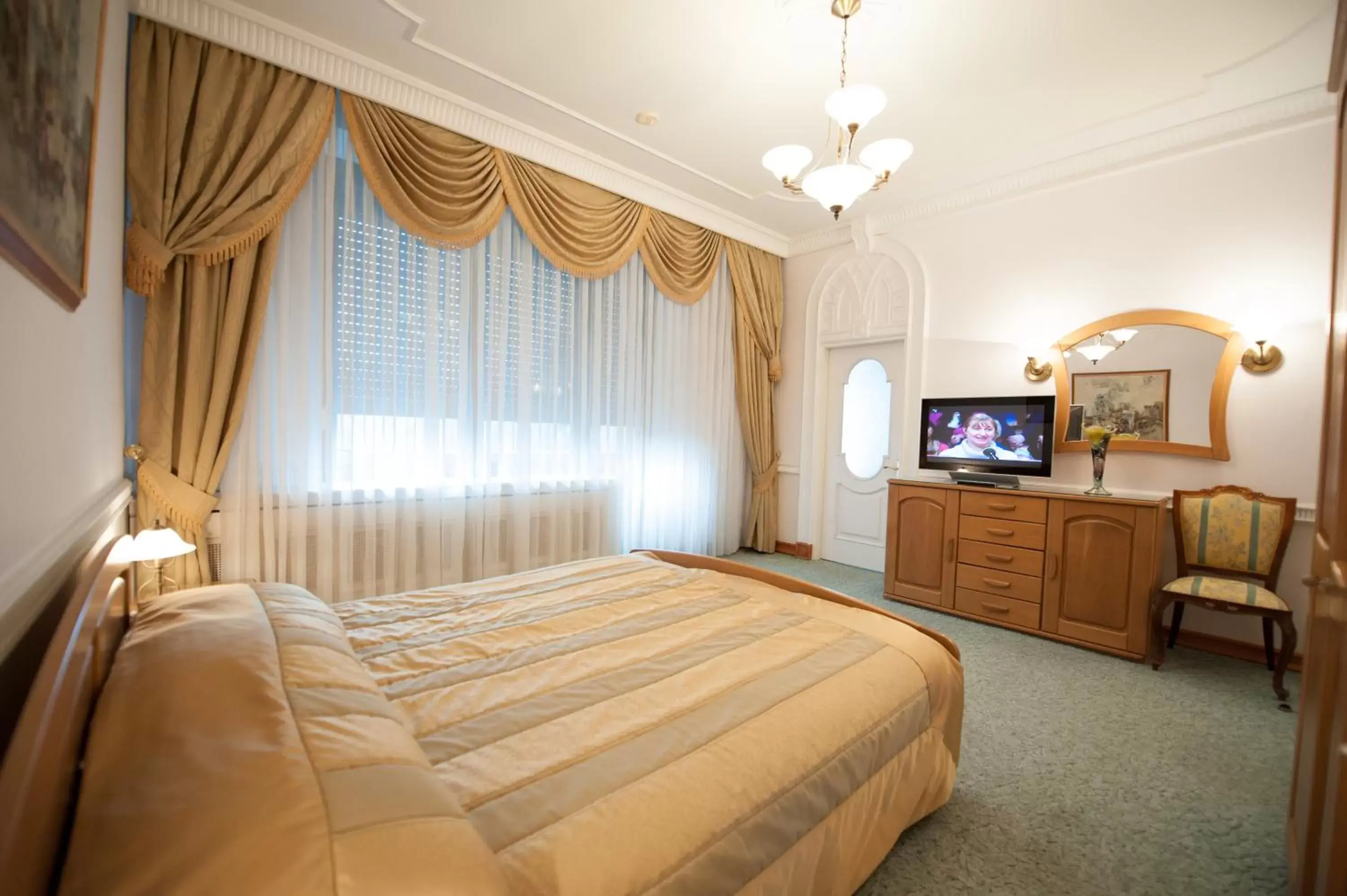 Executive Suite in Jolly Alon Hotel