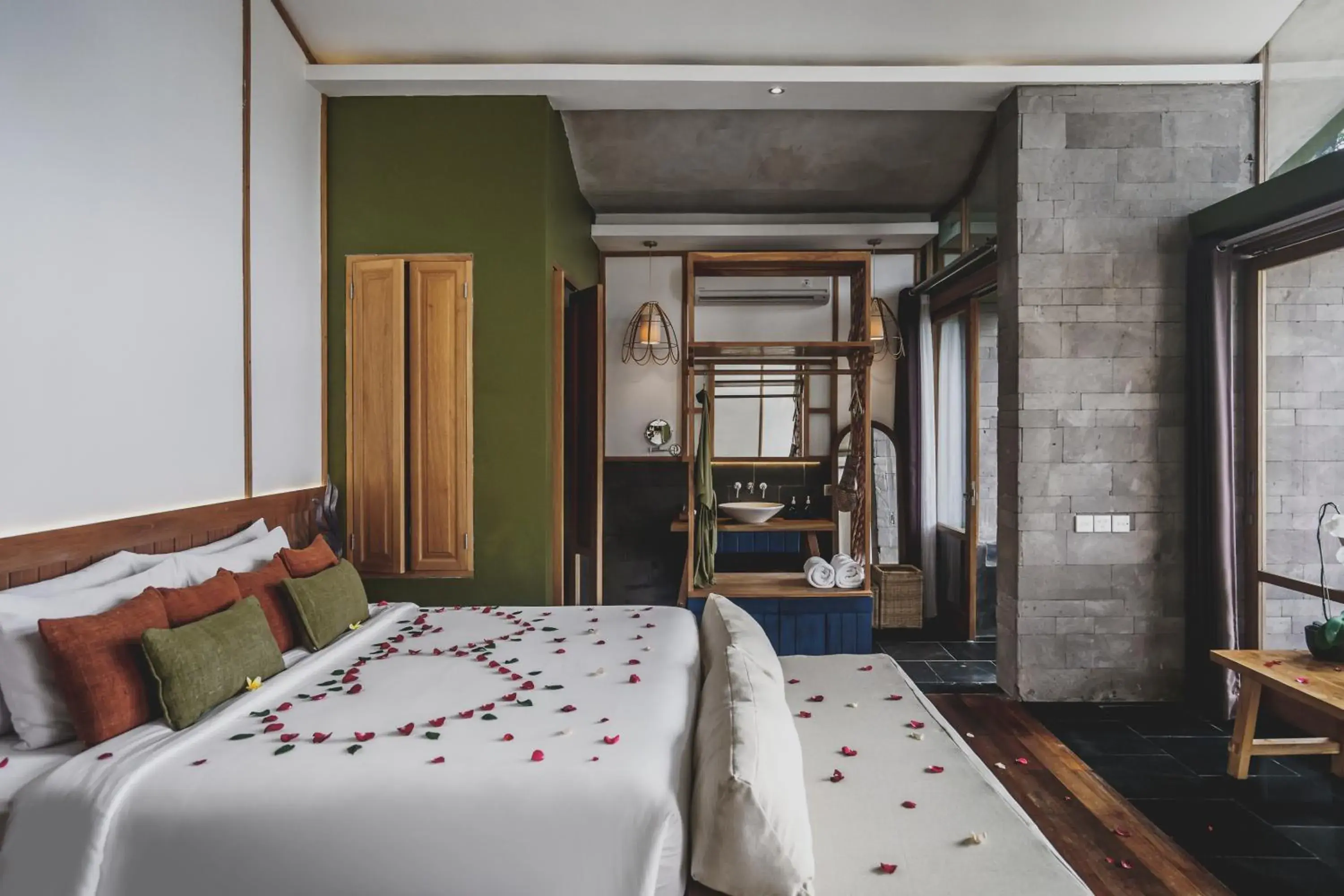 Bed in Amora Ubud Boutique Villas