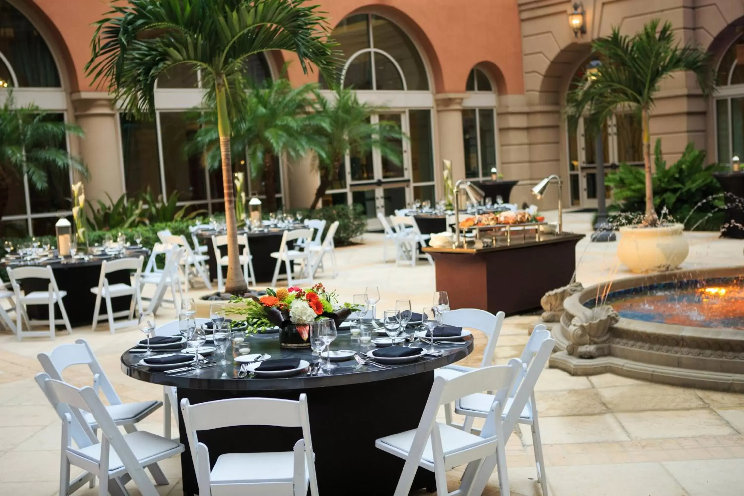 Banquet/Function facilities, Restaurant/Places to Eat in Renaissance Tampa International Plaza Hotel