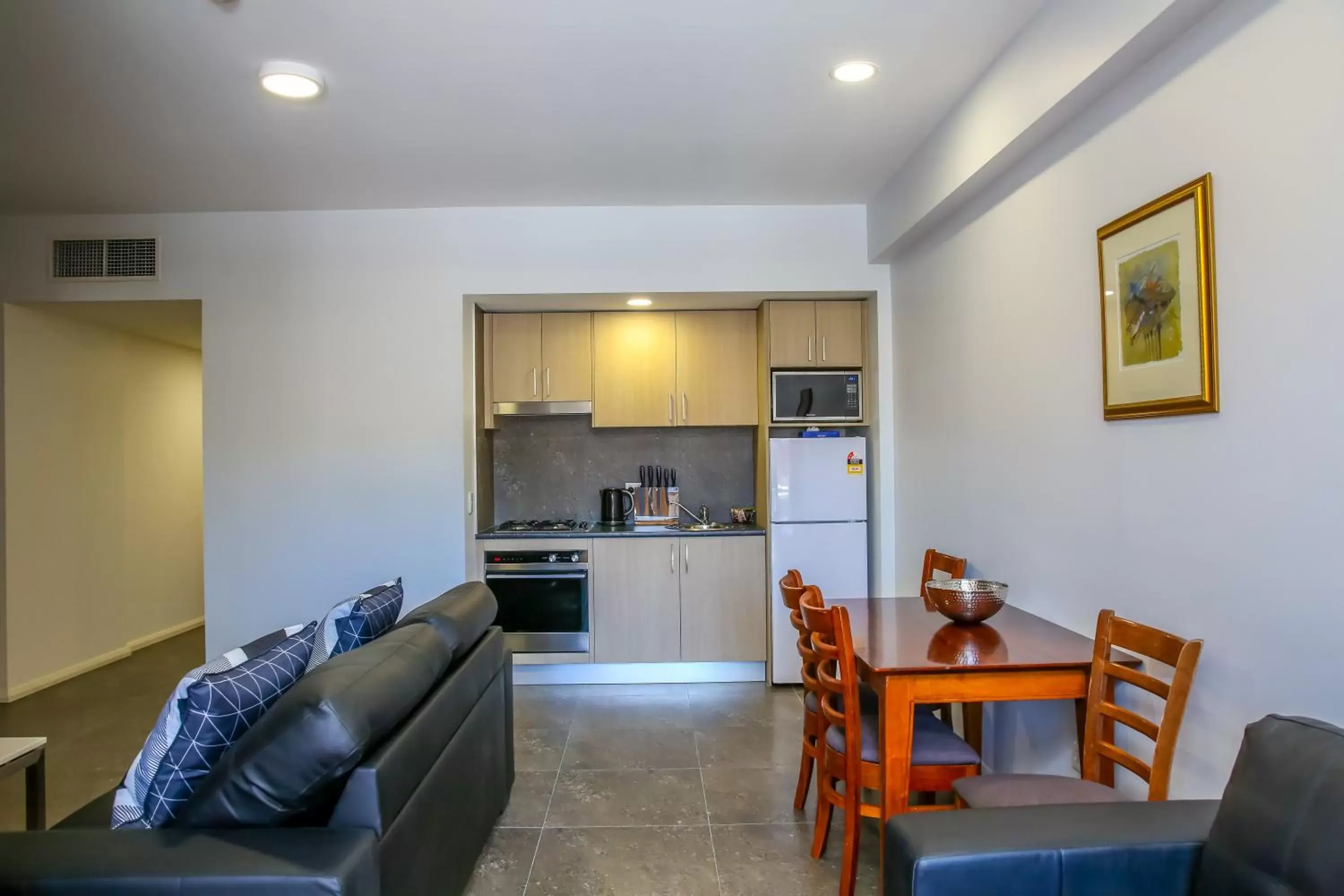 Kitchen or kitchenette, Dining Area in Boulevard on Beaumont