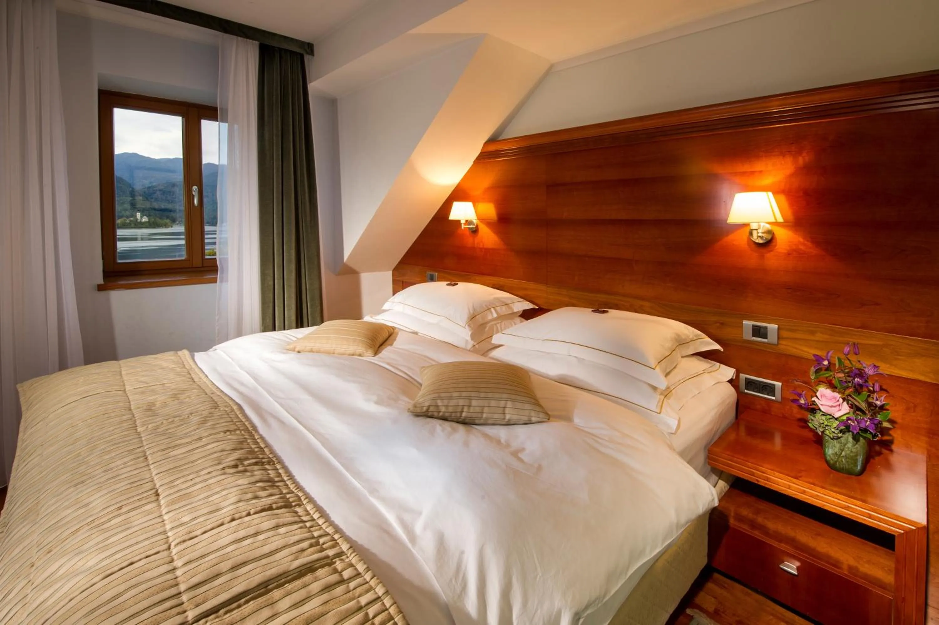 Bedroom, Bed in Hotel Lovec