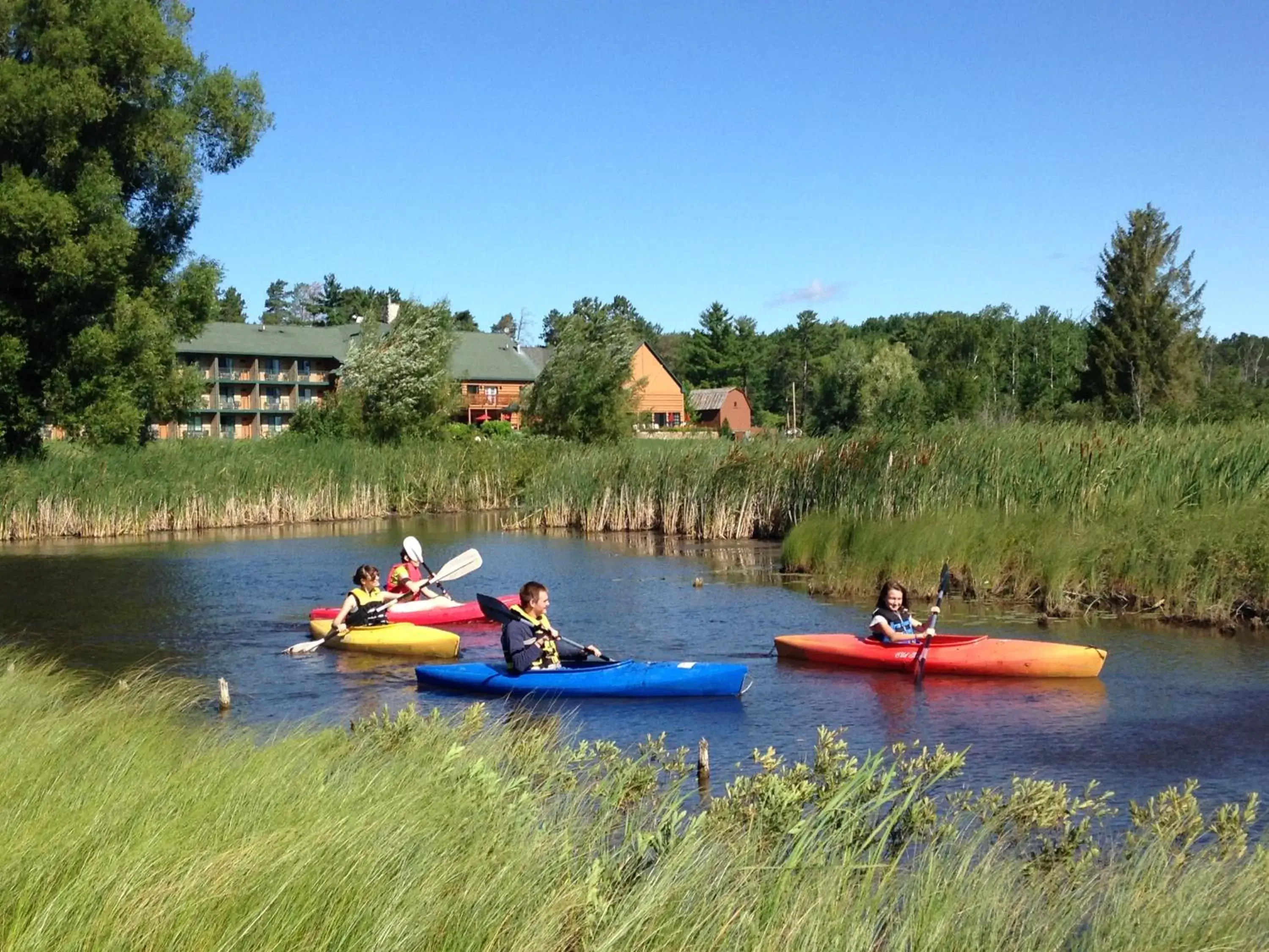 Canoeing in Crooked River Lodge