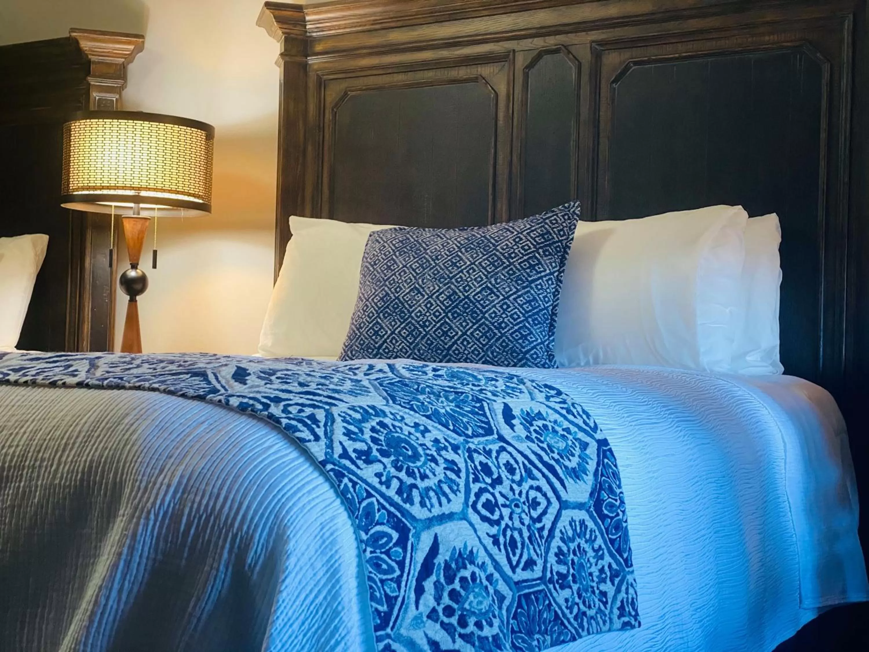 Bed in Desert Rose Resort & Cabins