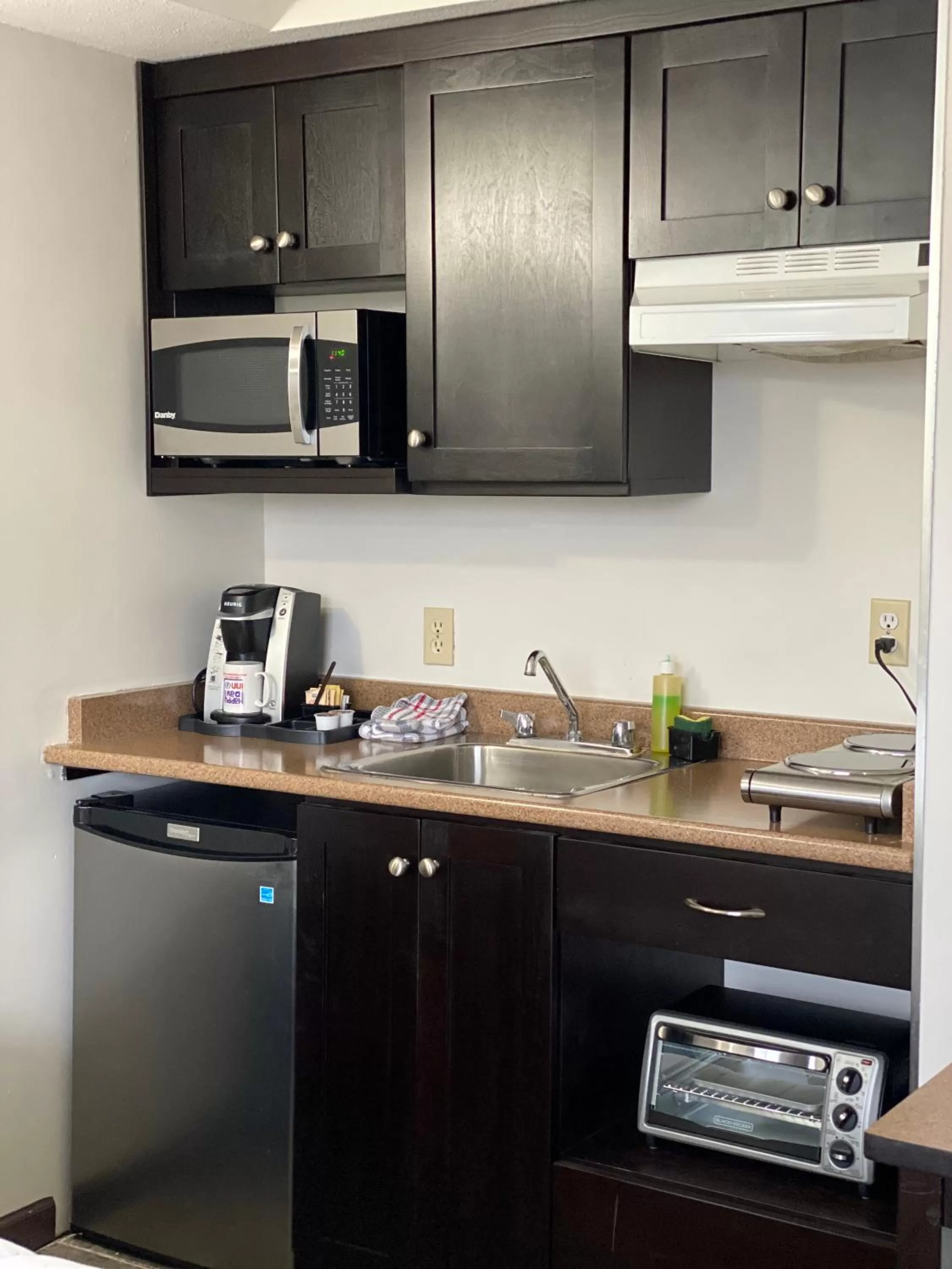 Kitchen or kitchenette in Happy Day Inn