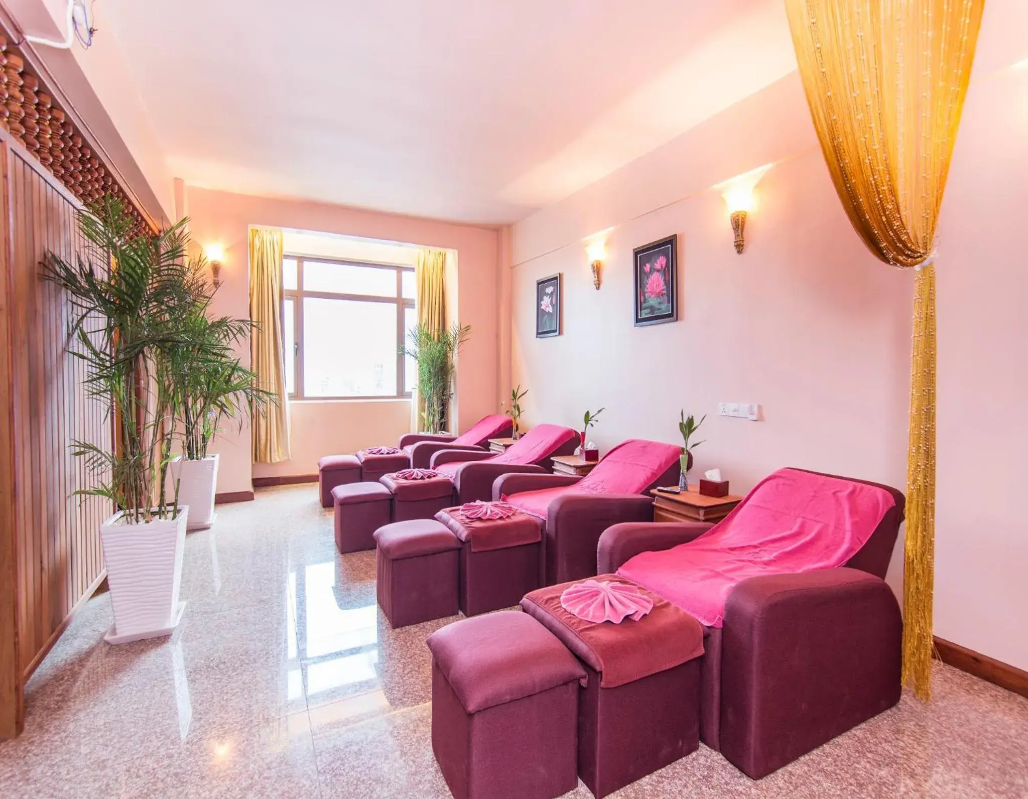 Massage, Seating Area in Phnom Penh Era Hotel