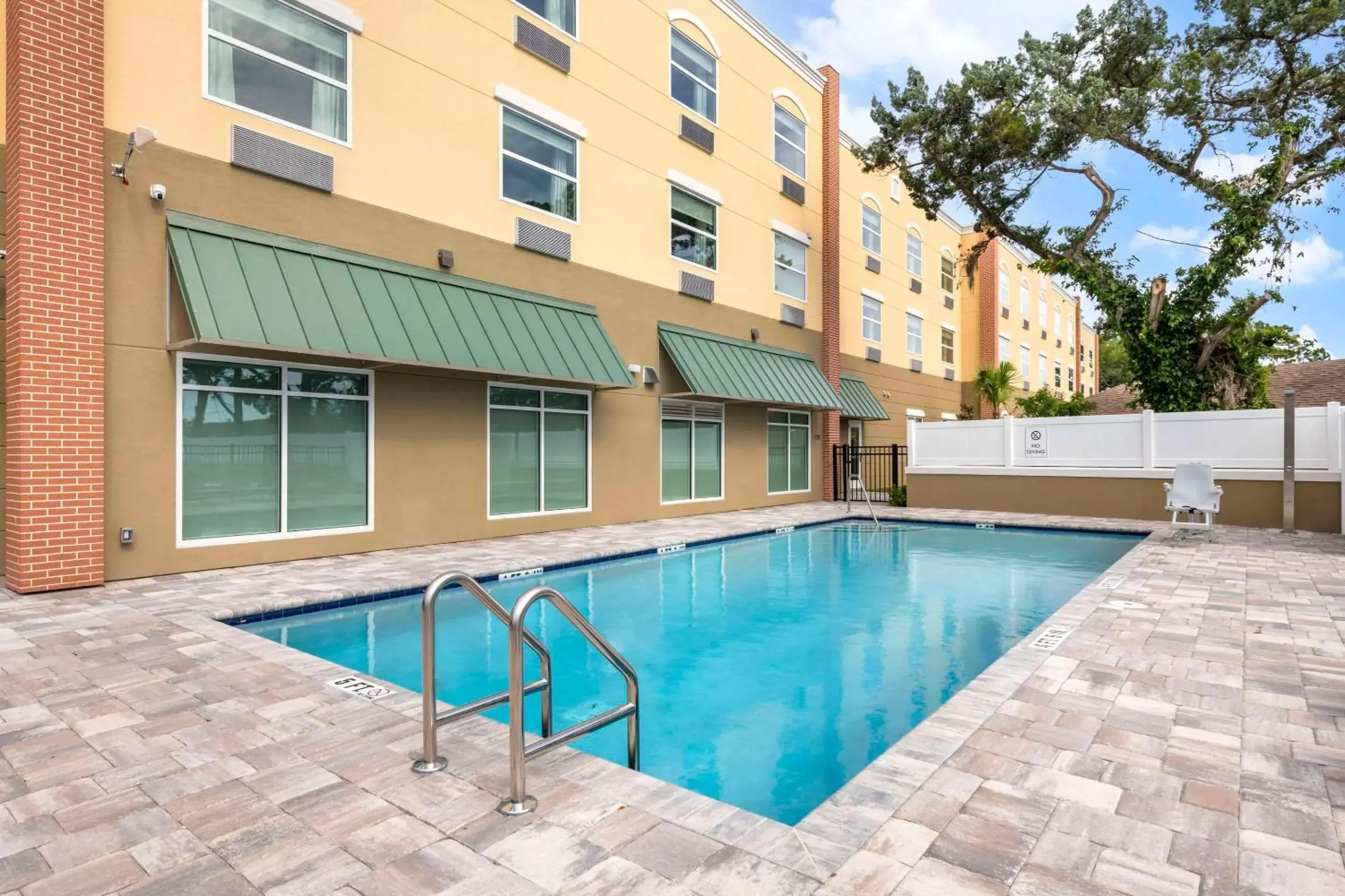 Swimming Pool in Comfort Suites St Augustine Historic District Area