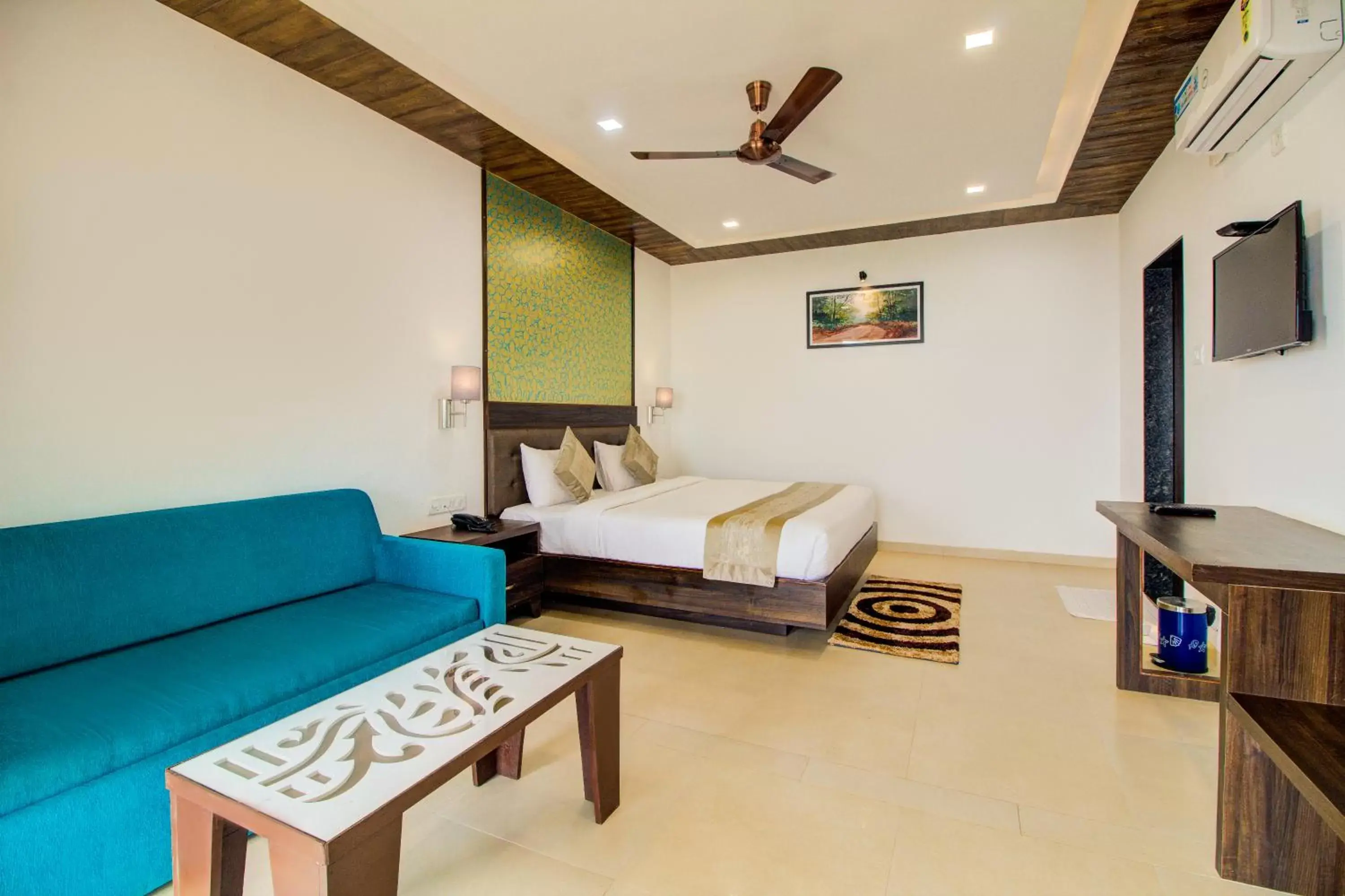 Photo of the whole room, Bed in Mountain Breeze Resort, Mahabaleshwar Photo of the whole room, Bed in Mountain Breeze Resort, Mahabaleshwar