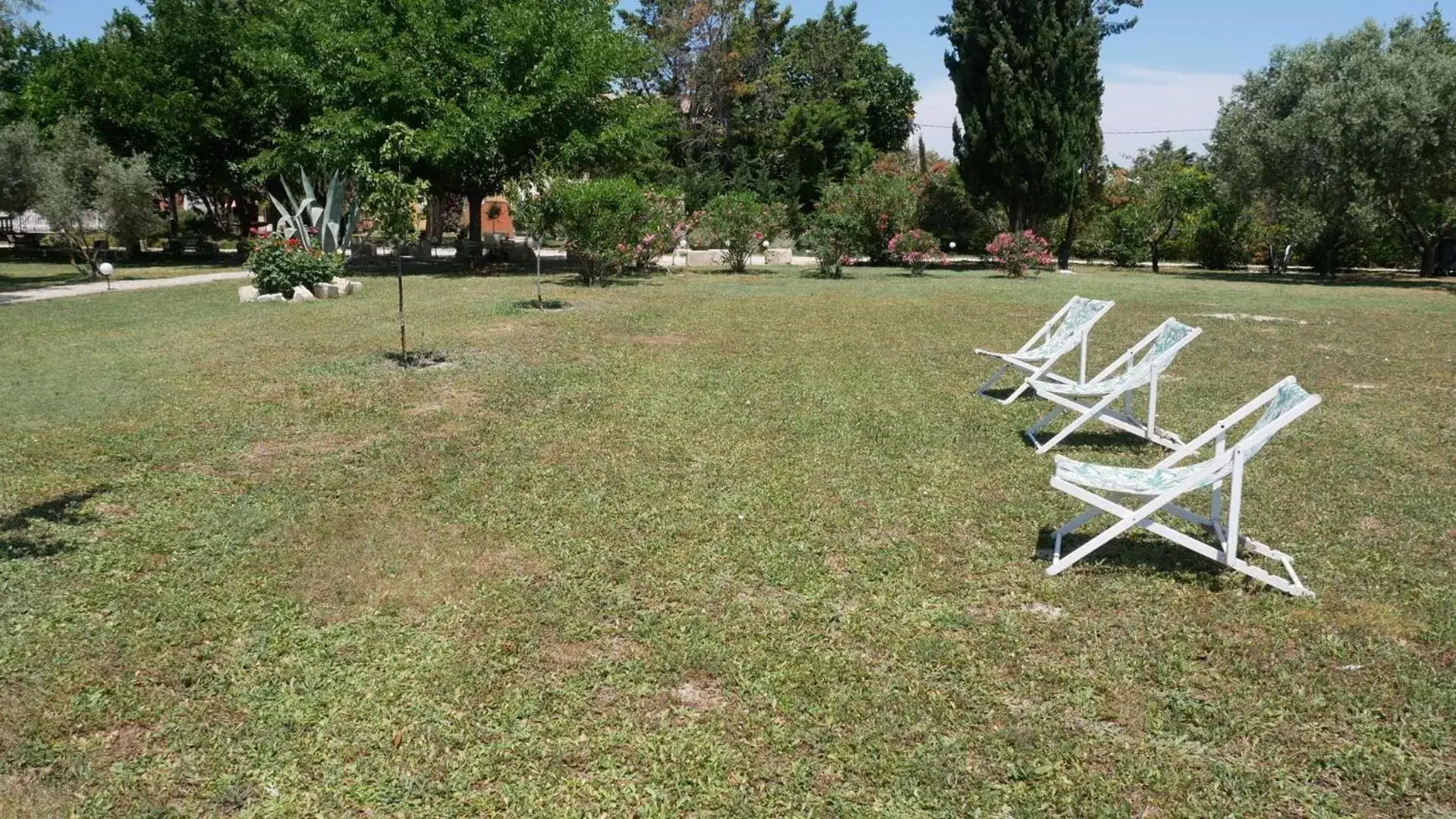 Garden in MAS MAURANE-Chambre d'hôte avec SPA privé