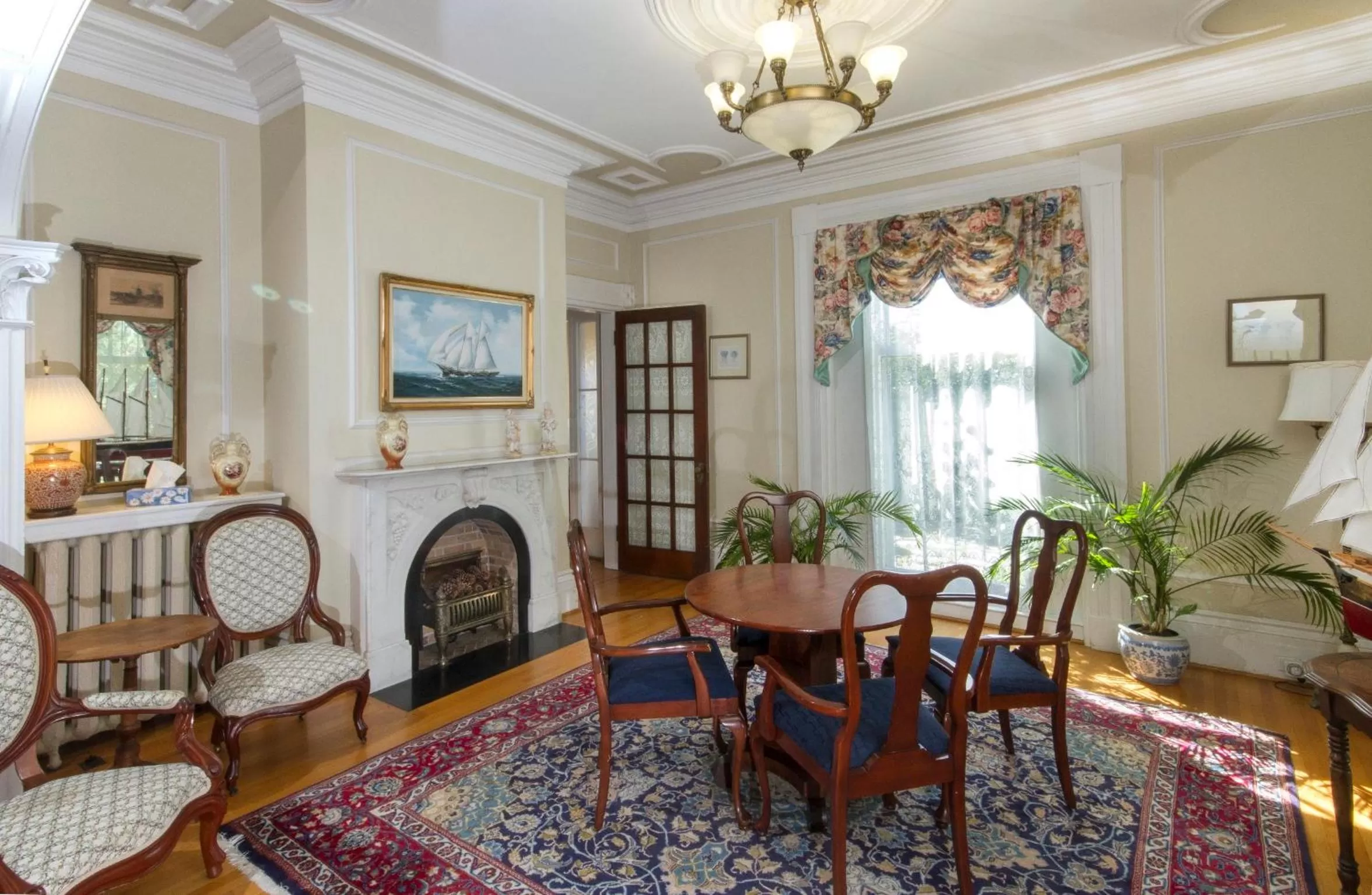 Living room in Homeport Historic B&B