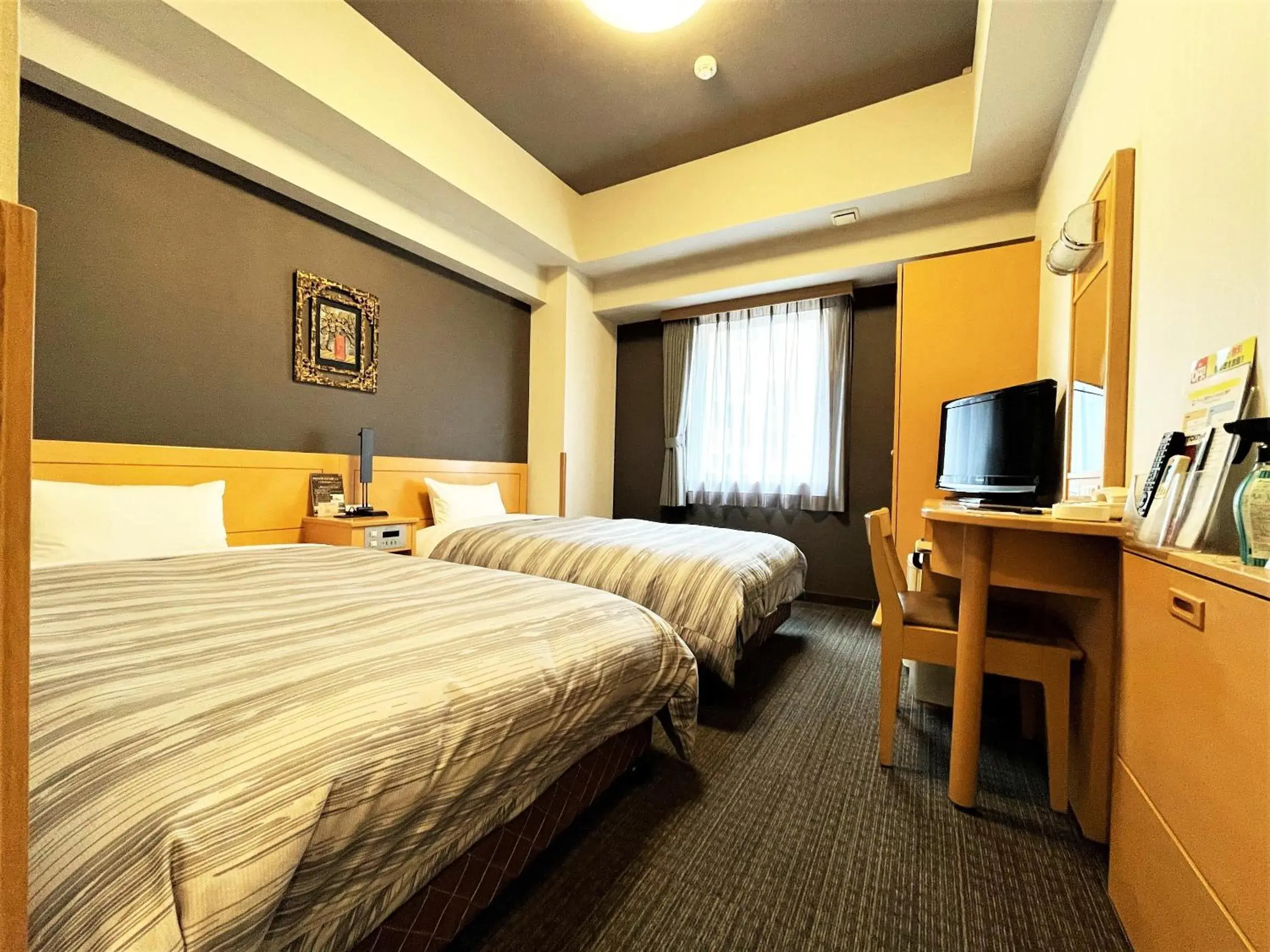 Photo of the whole room, Bed in Hotel Route-Inn Hakata Ekimae -Hakataguchi-