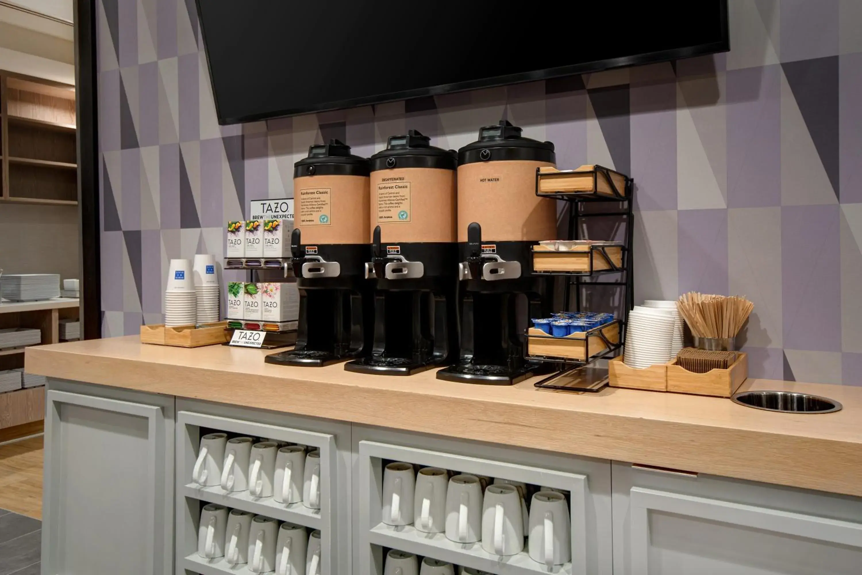 Coffee/tea facilities in Hyatt House Mall Of America Msp Airport