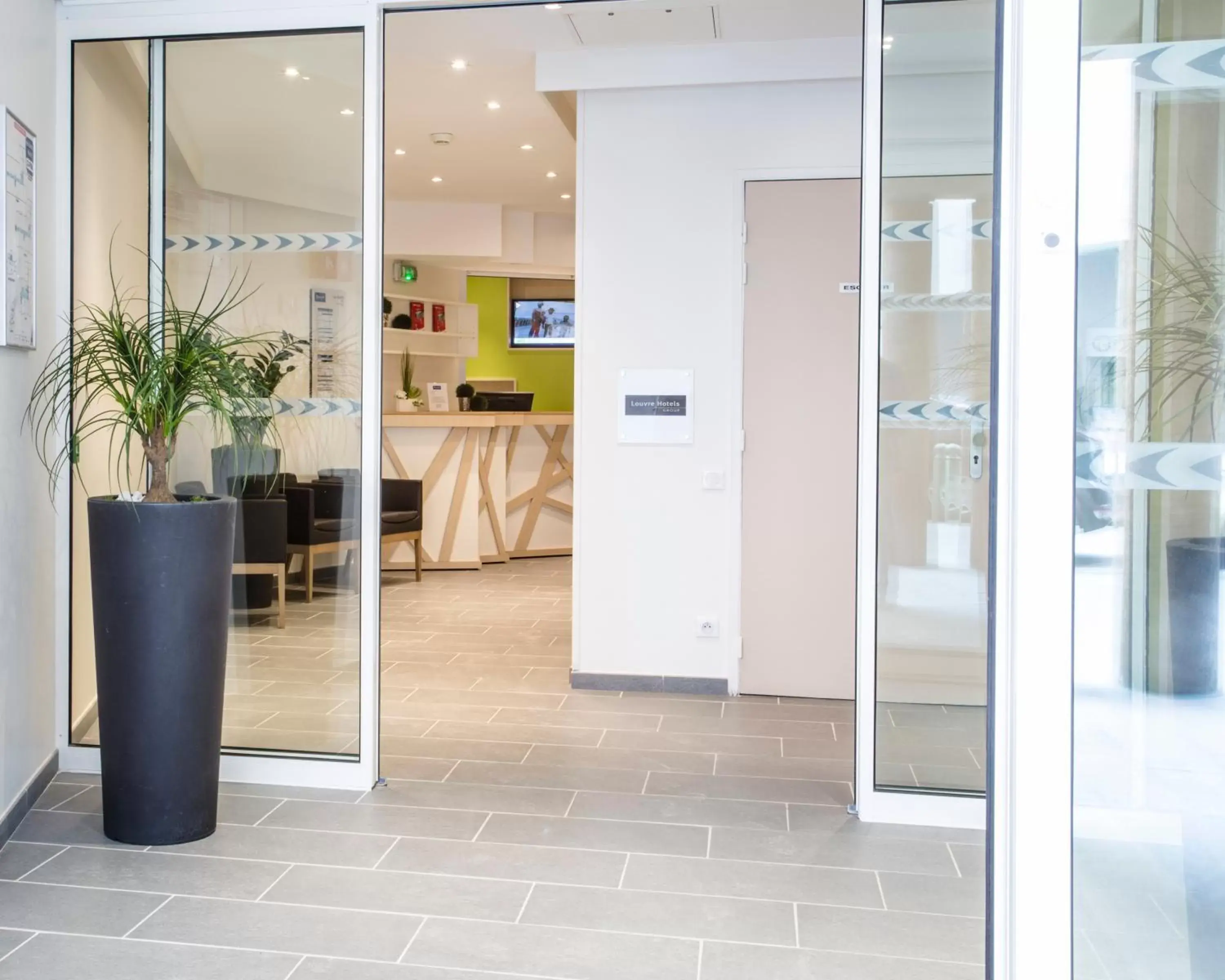 Lobby or reception in Kyriad Chambéry Centre - Hôtel et Résidence