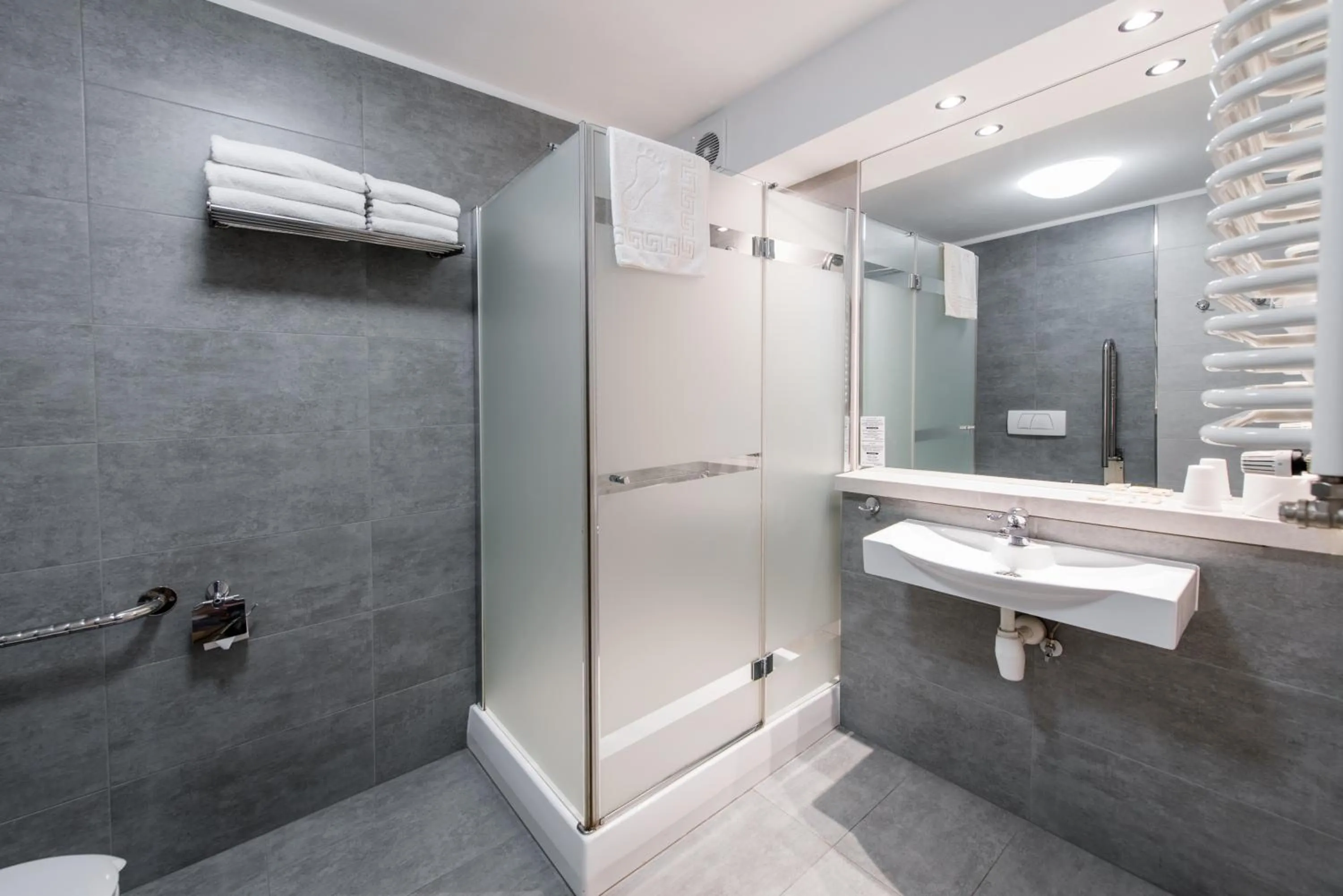 Shower in Hotel Wilga