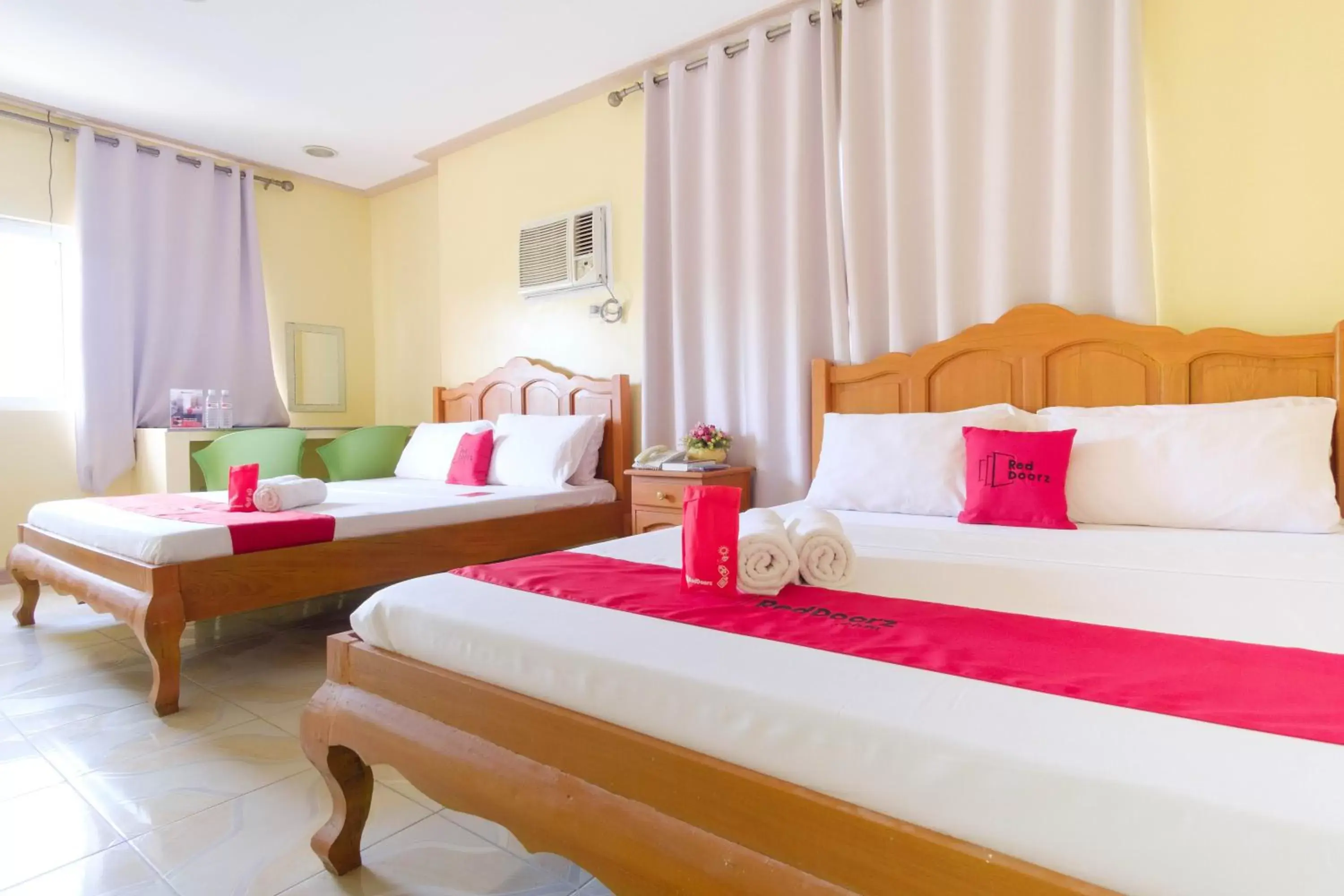 Family Room in RedDoorz Plus @ Manalo Extension Palawan Family Room in RedDoorz Plus @ Manalo Extension Palawan