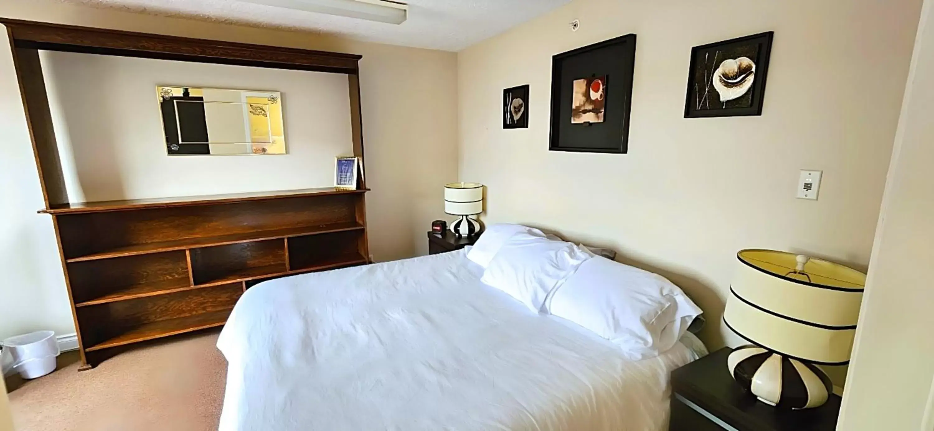 Bedroom, Bed in The Medicine Hat Villa Bedroom, Bed in The Medicine Hat Villa