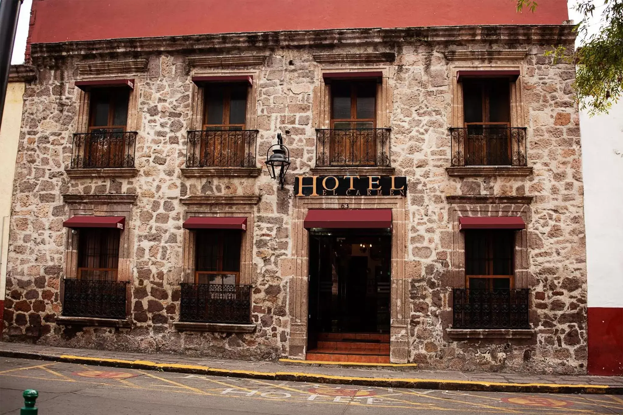 Property Building in Hotel el Carmen