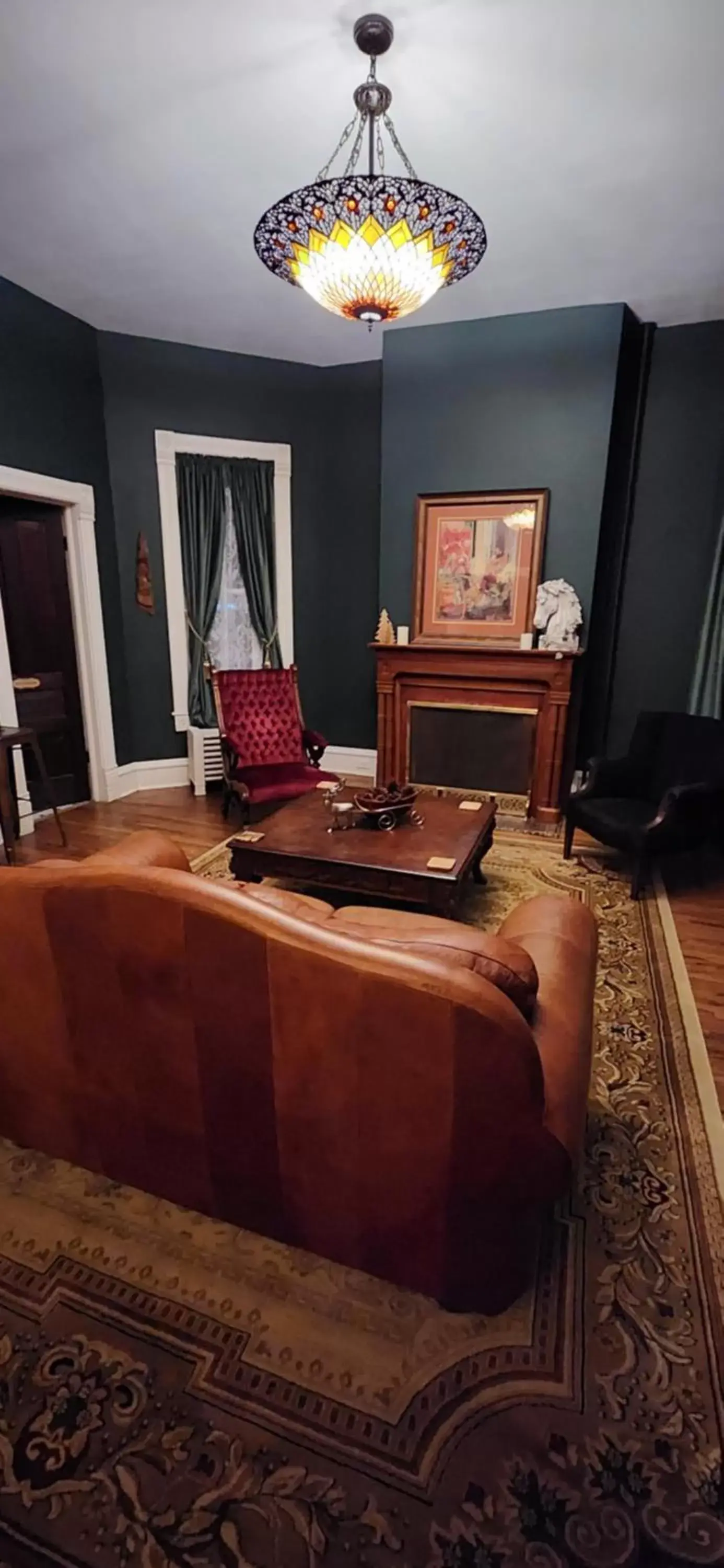 Seating area, Bed in Oaklawn Inn