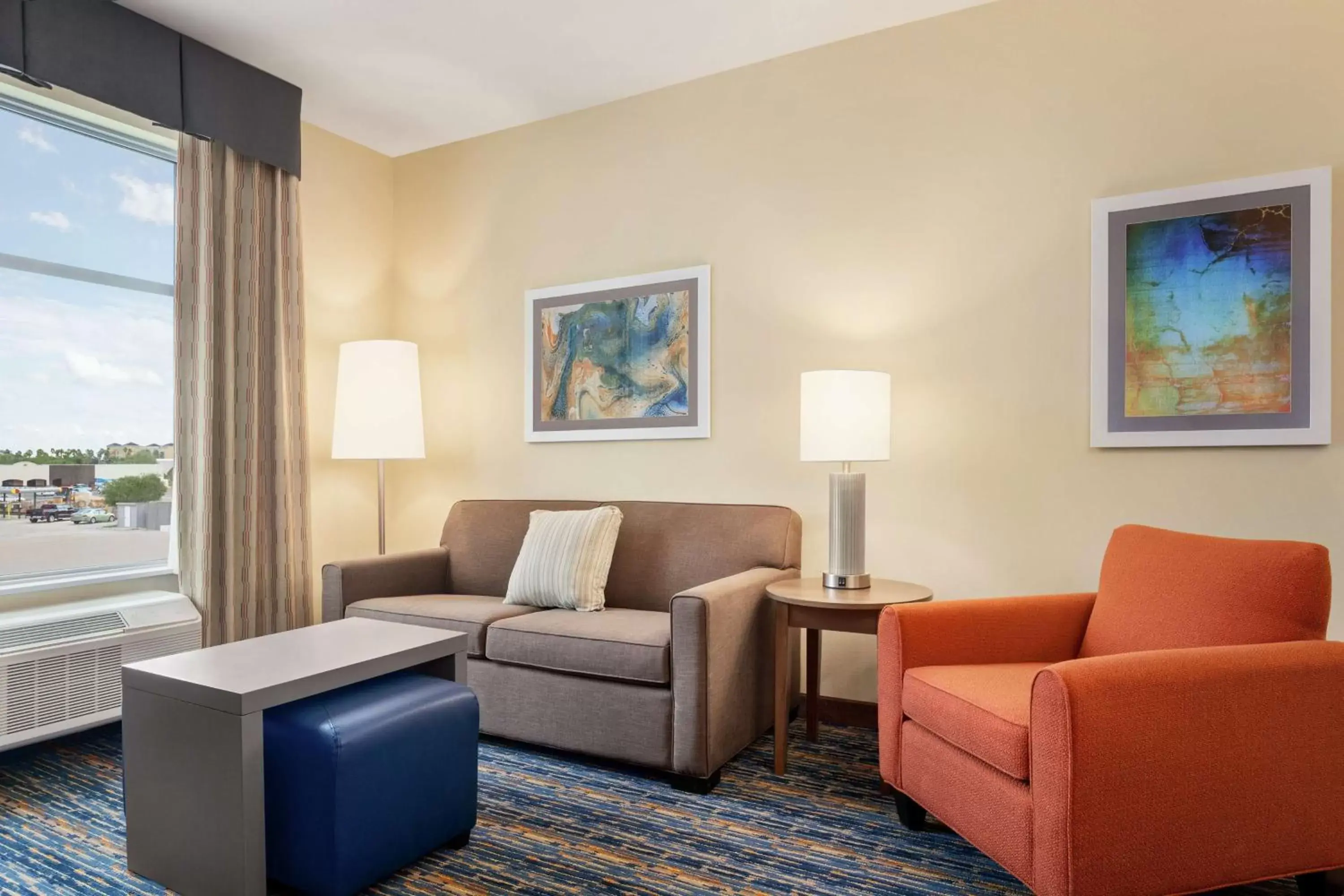 Living room, Seating Area in Homewood Suites By Hilton Harlingen