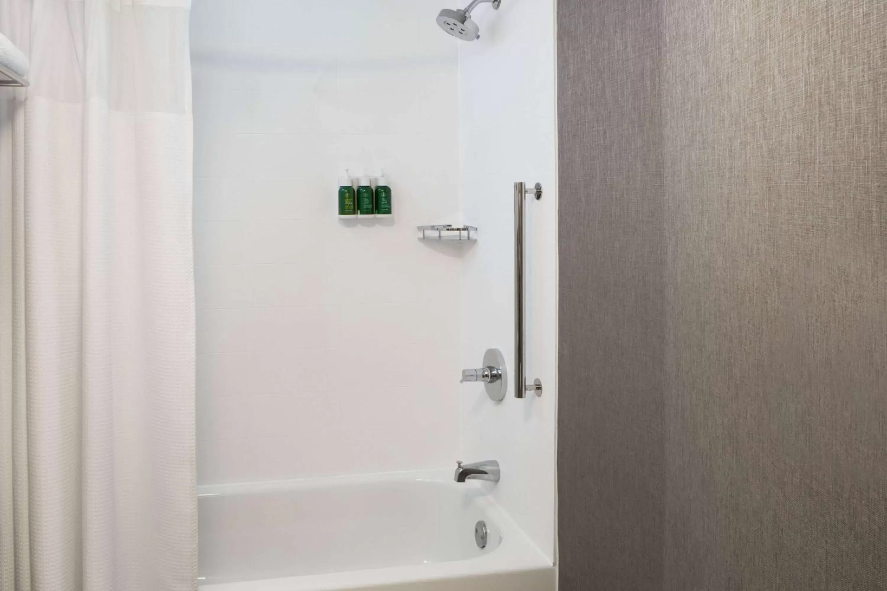 Bath, Bathroom in Sonesta Select Seattle Renton Suites
