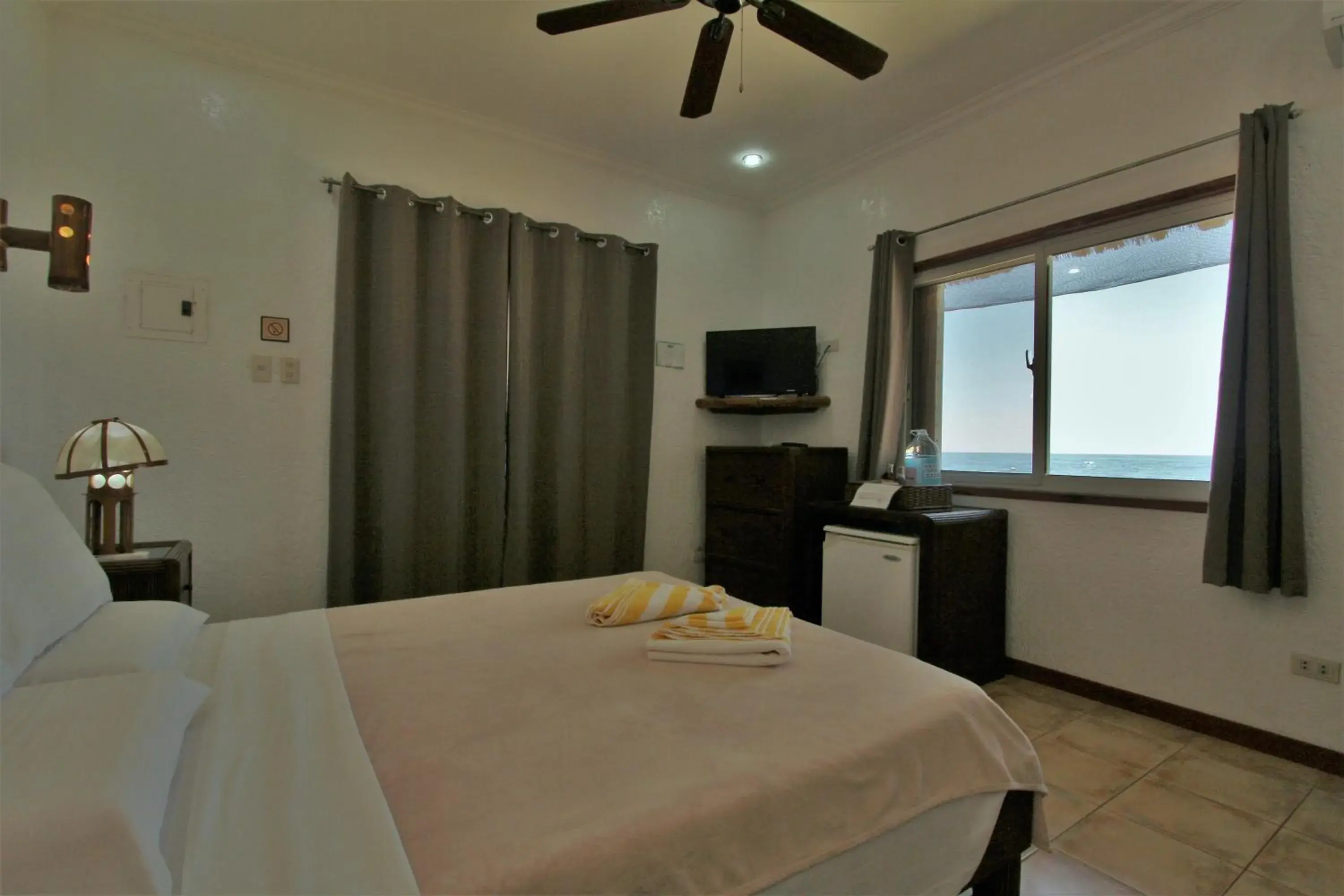 Photo of the whole room, Bed in Thalatta Resort
